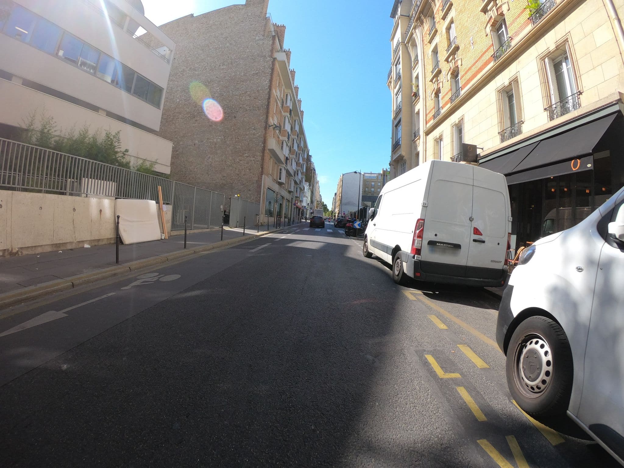 Street view near Citéa, Paris 15 Vaugirard — © ywwwes (CC BY-SA · Mapillary)