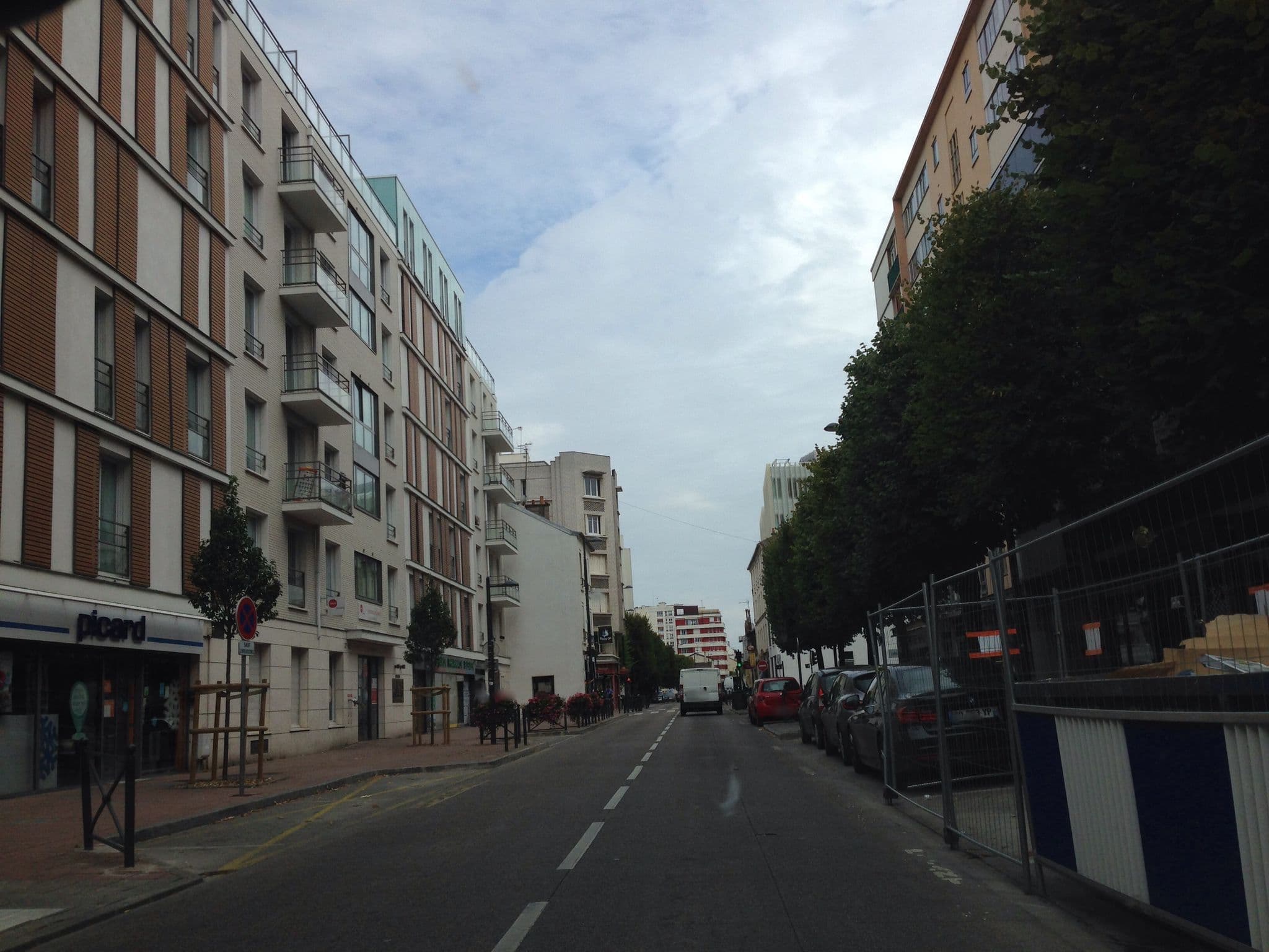 Street view near Phénicio Hotel studios, Vanves — © gco (CC BY-SA · Mapillary)
