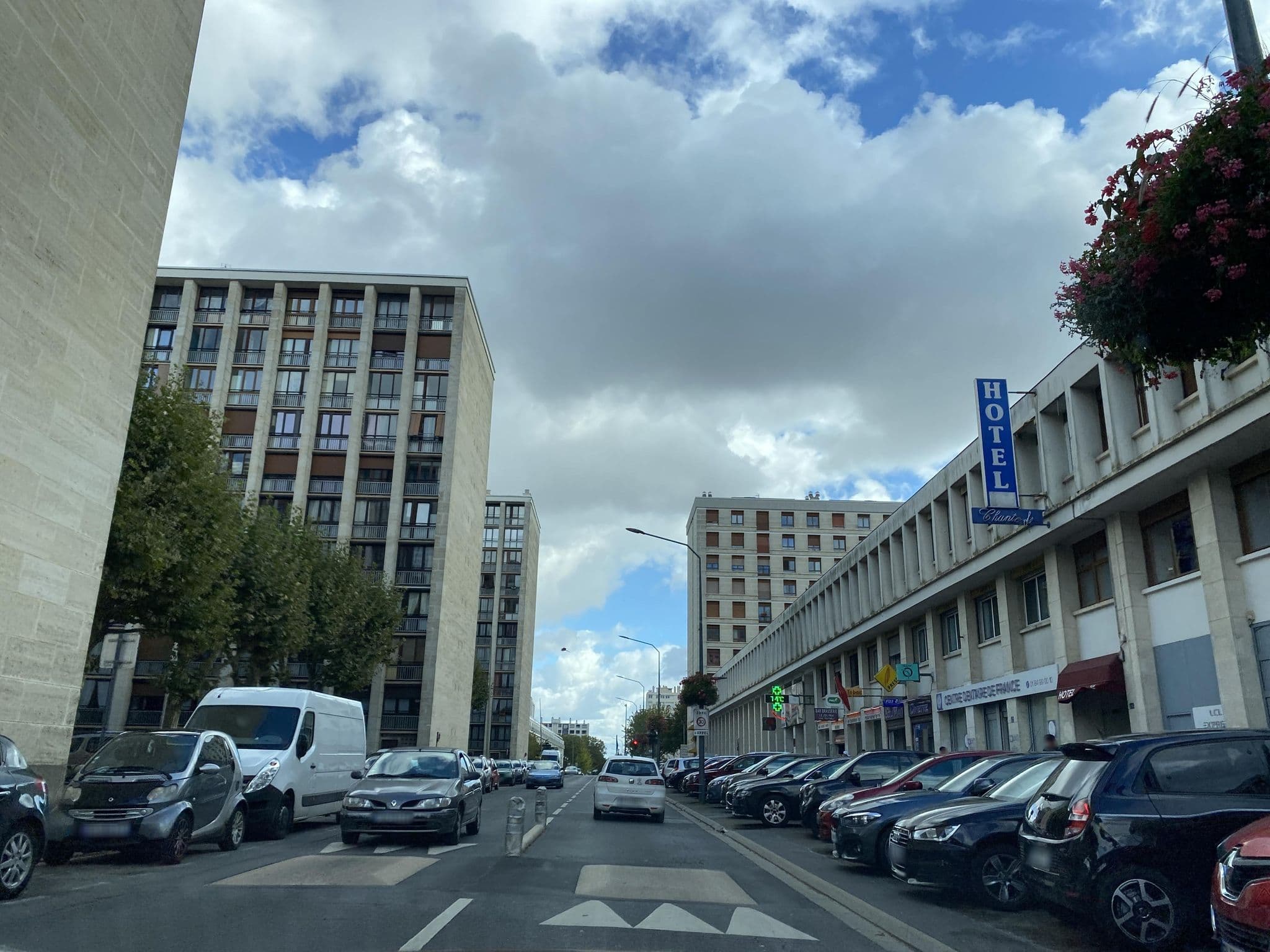 Street view near Hôtel Chantecler, Meudon-la-Forêt — © fpm (CC BY-SA · Mapillary)
