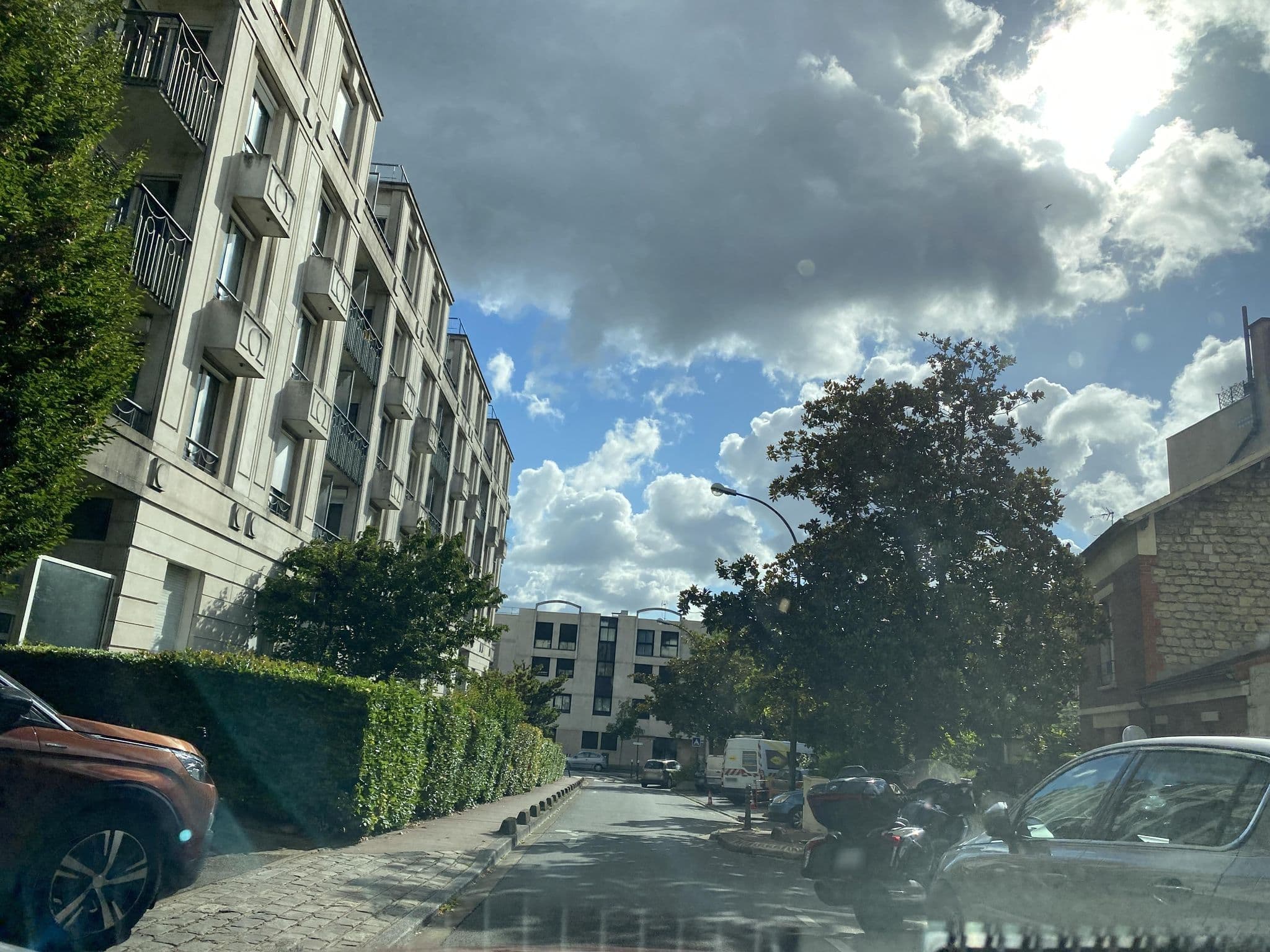Street view near Royal Parc De Seine Suresnes, Suresnes — © fpm (CC BY-SA · Mapillary)