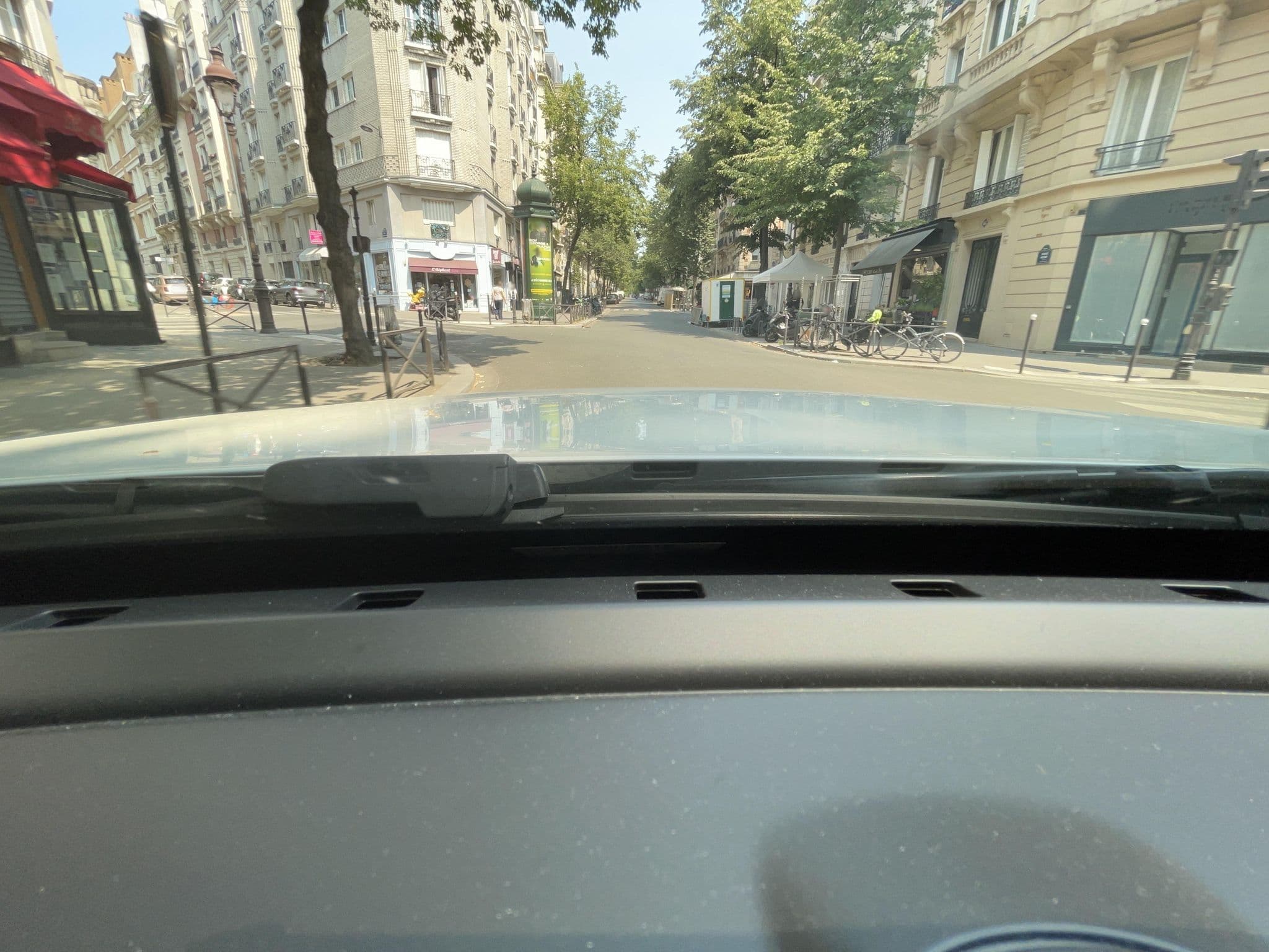 Street view near HotelHome Paris 16, Paris 16 Passy — © Schriss (CC BY-SA · Mapillary)