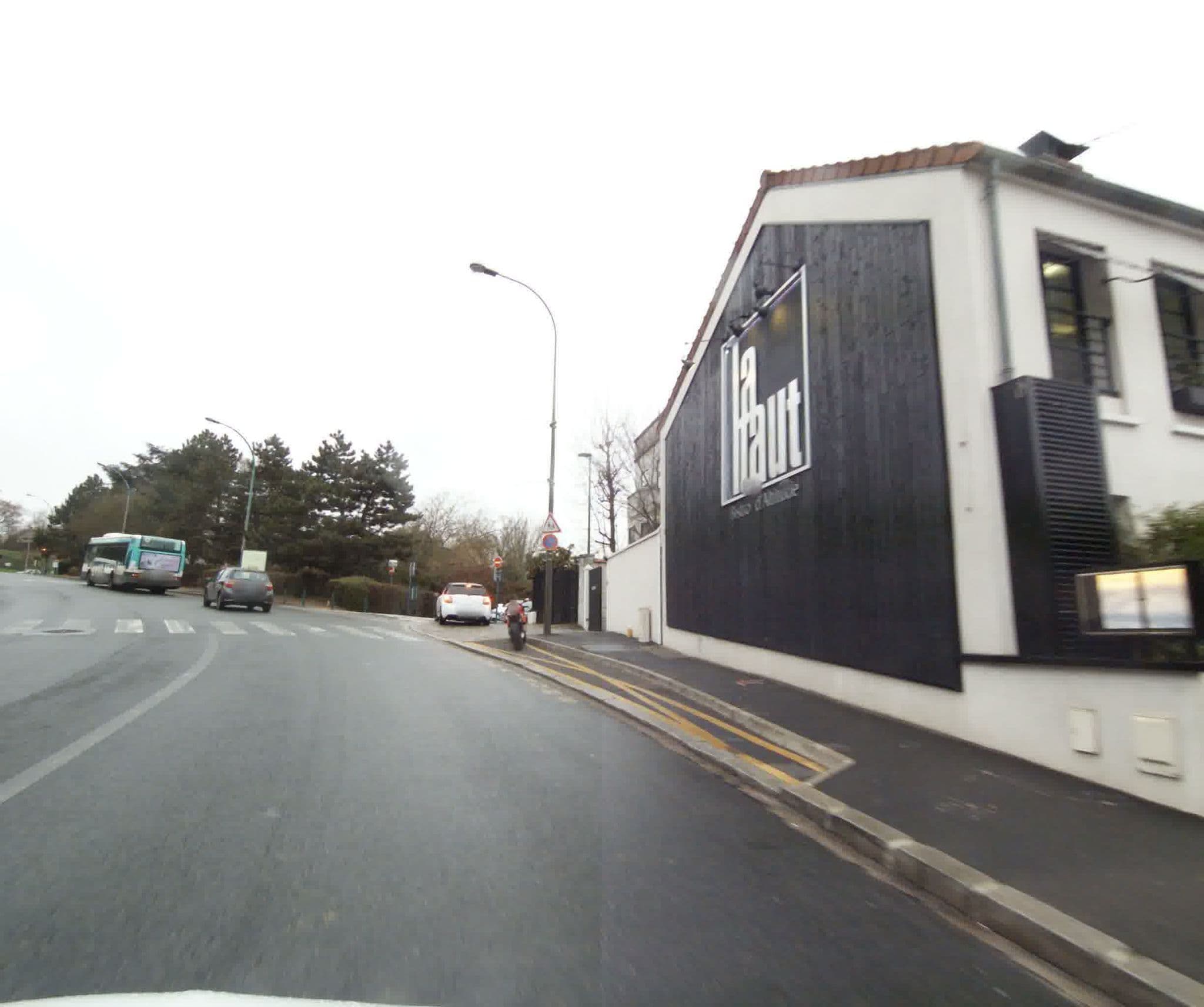 Street view near Les Jardins de Camille, Suresnes — © sogefi (CC BY-SA · Mapillary)