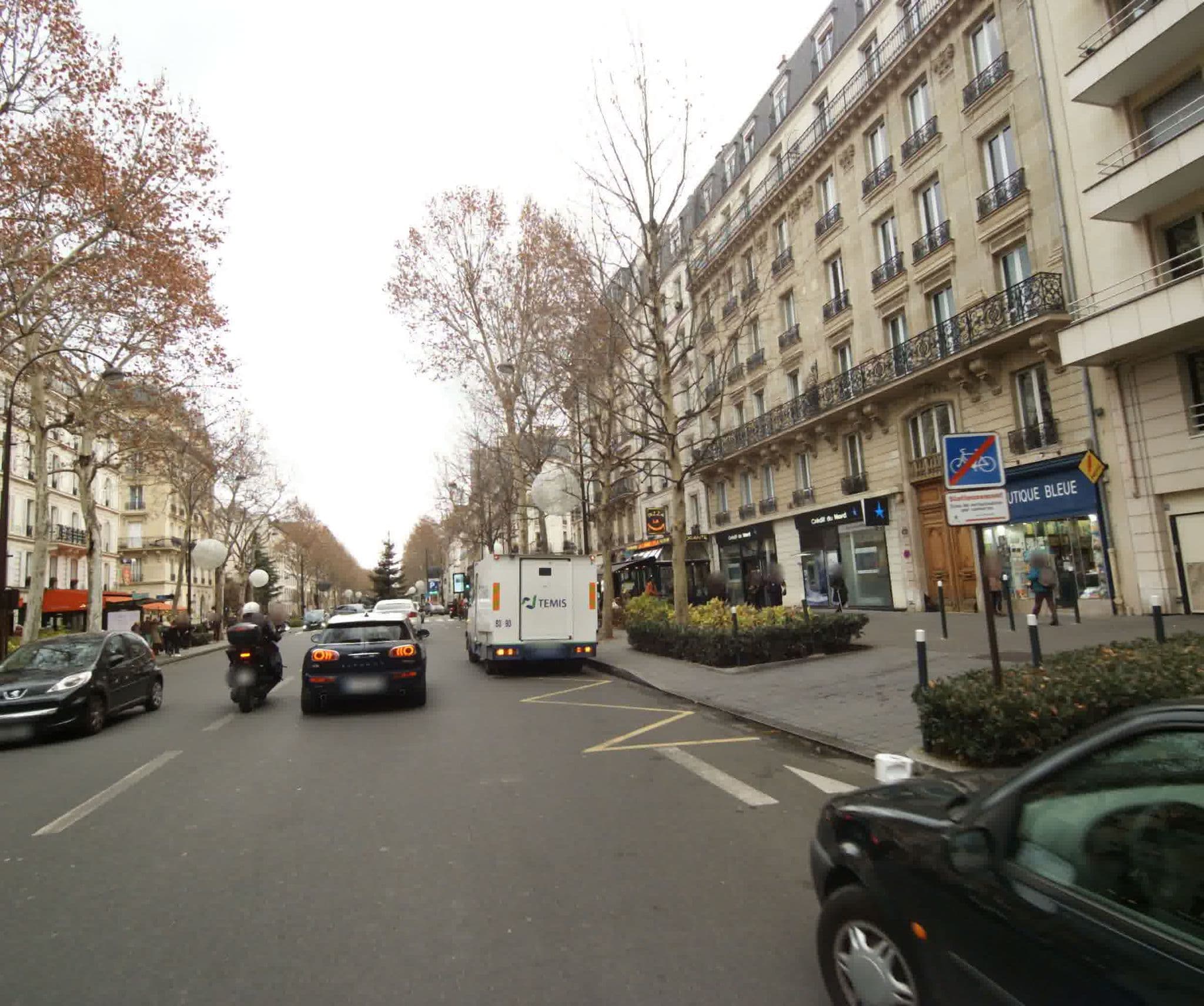 Street view near Two-bedroom Apartment Neuilly-sur-Seine, Neuilly-sur-Seine — © sogefi (CC BY-SA · Mapillary)