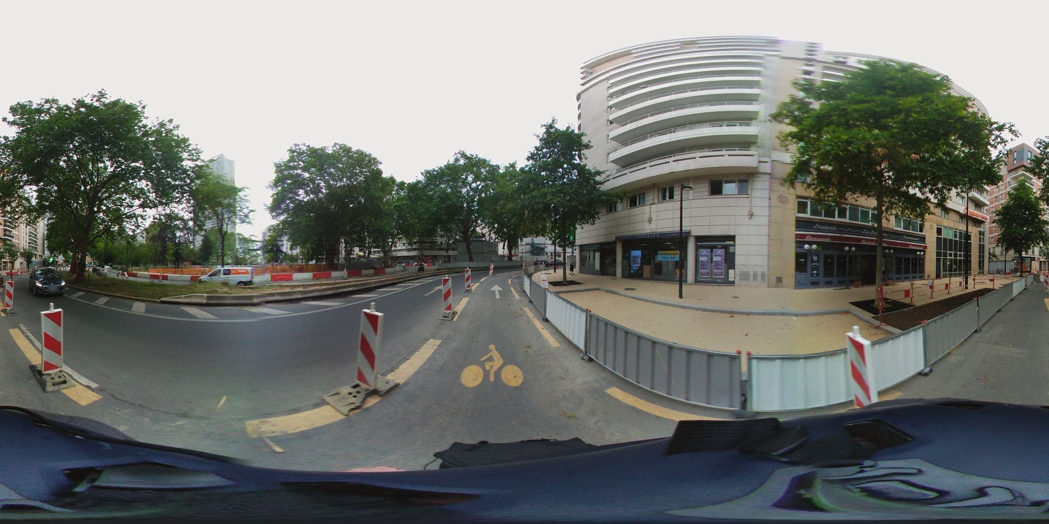 Street view near Private Studio, Courbevoie — © simon_geovelo (CC BY-SA · Mapillary)