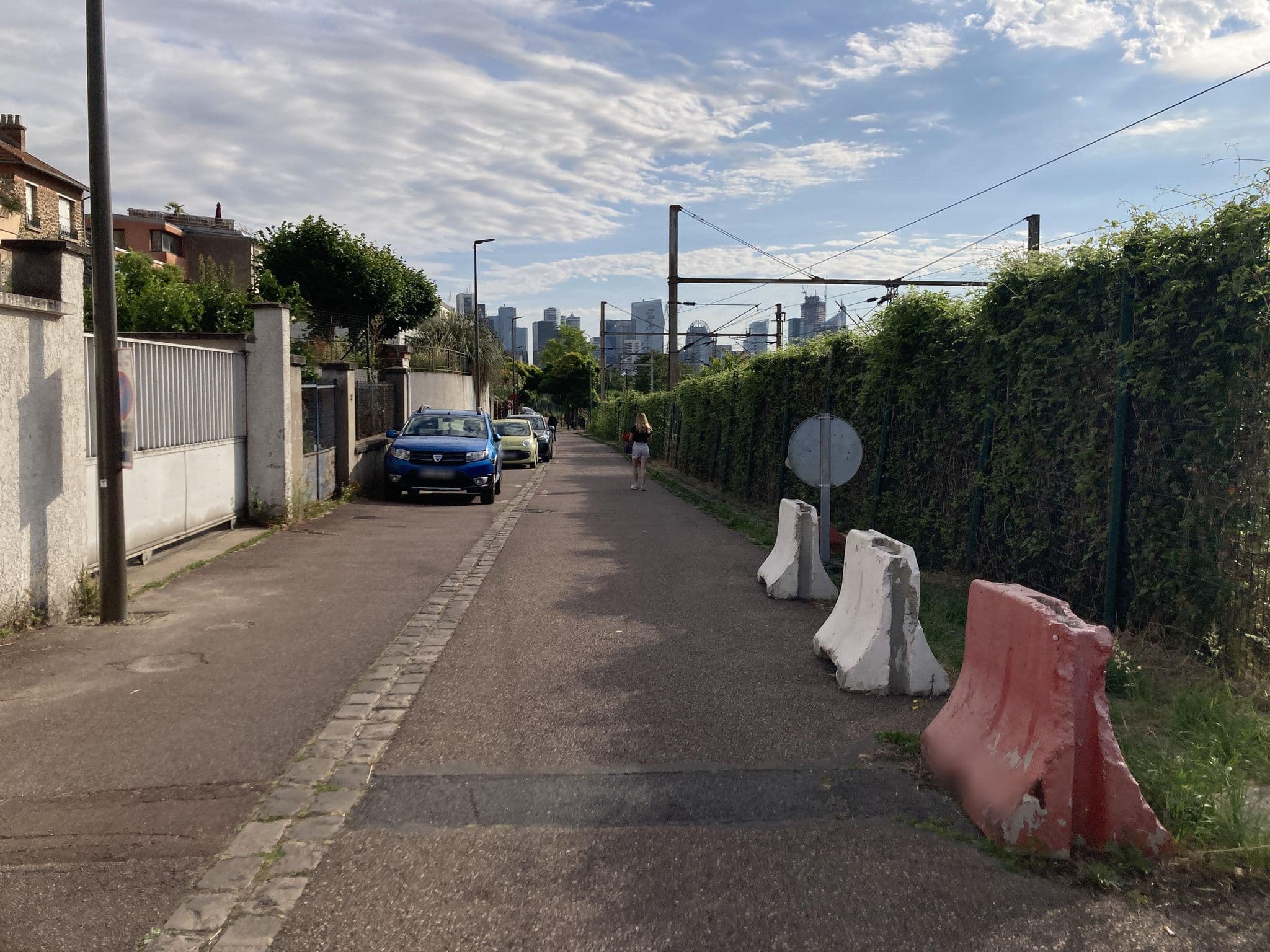 Street view near Paris Belvedere With Panoramic View On Paris And Eiffel Tower, Suresnes — © maxm64 (CC BY-SA · Mapillary)