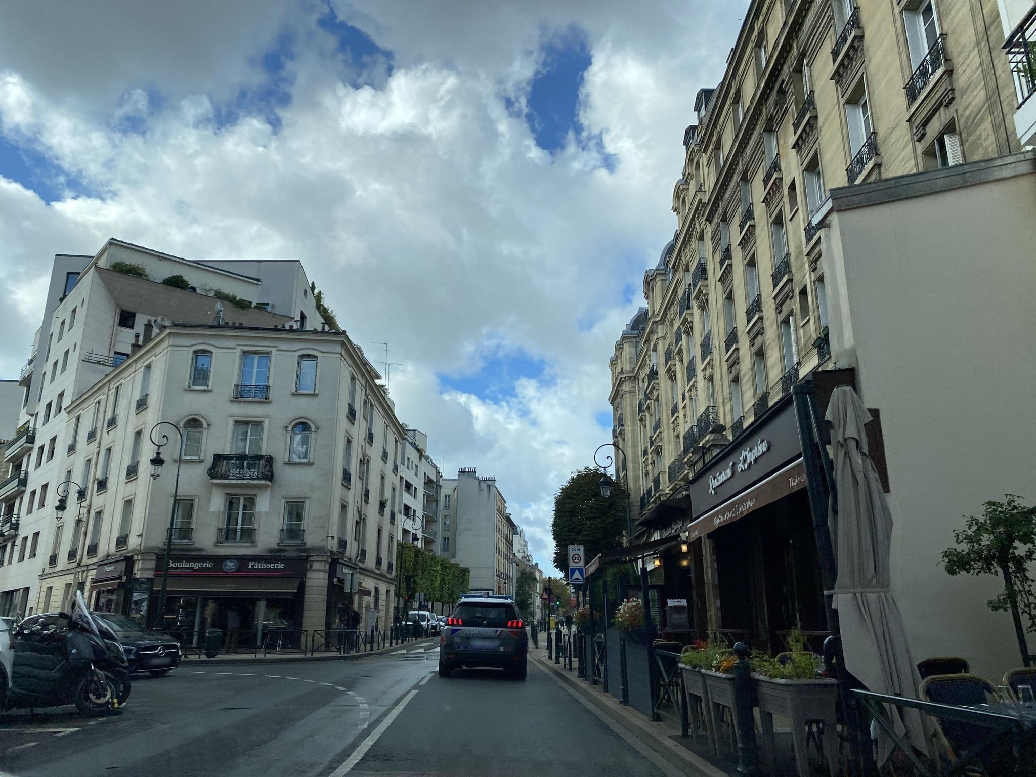 Street view near Home in La Défense, Puteaux — © fpm (CC BY-SA · Mapillary)