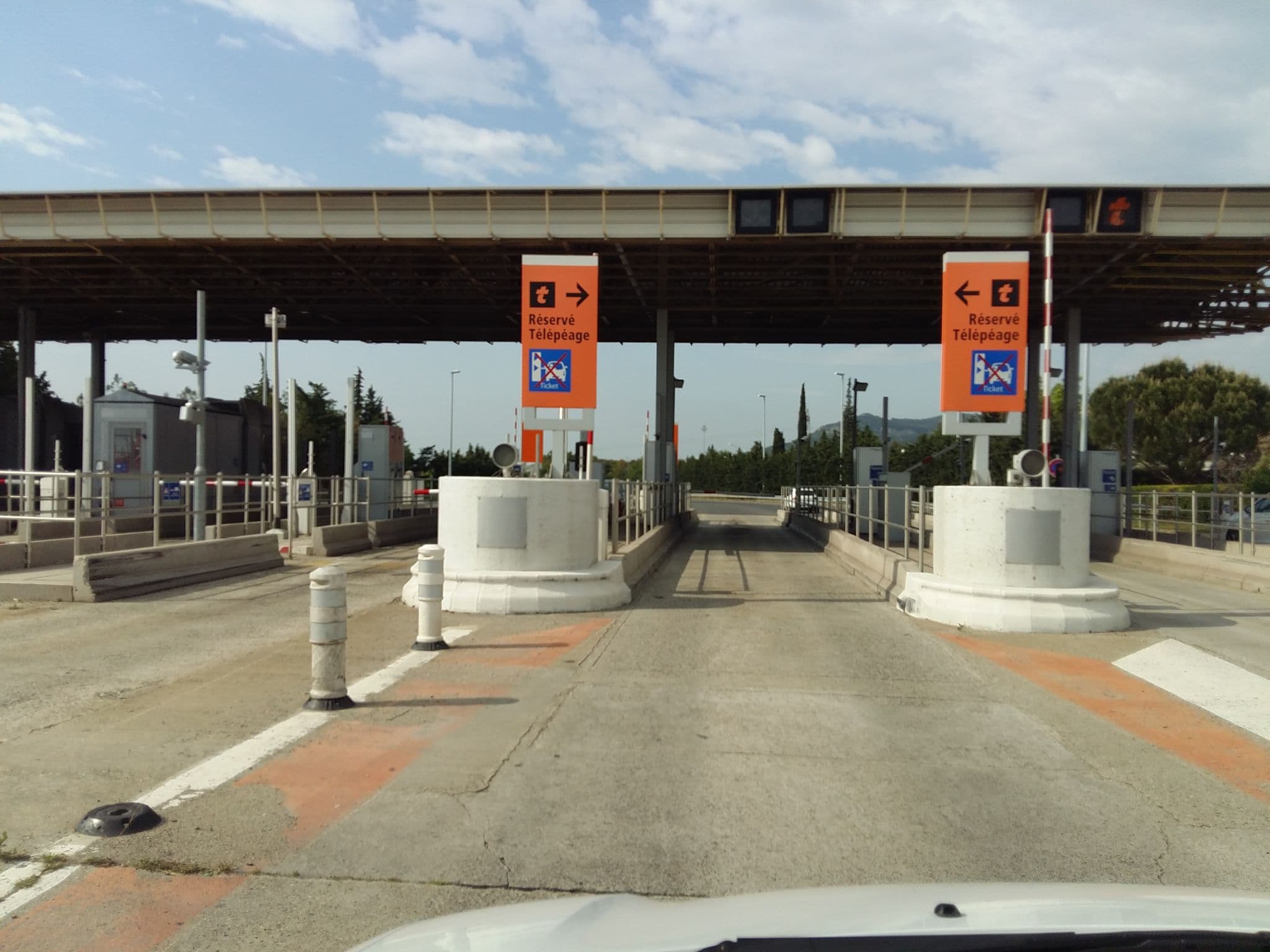 Street view near Ibis Budget, Bollène — © zimmy (CC BY-SA · Mapillary)