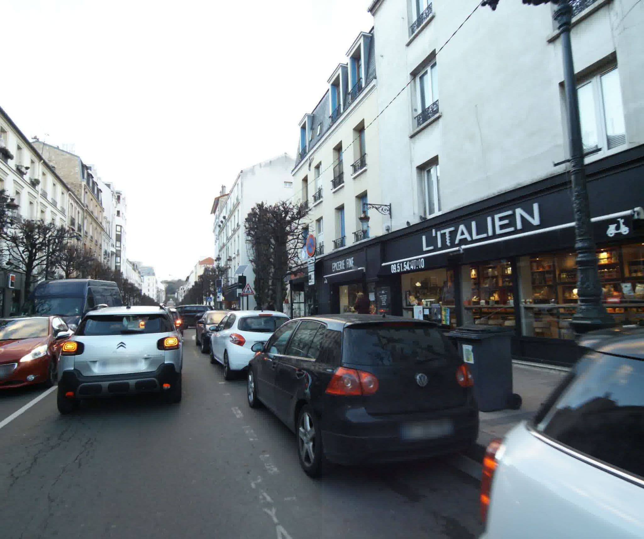 Street view near Café au Bon Petit Coin, Puteaux — © sogefi (CC BY-SA · Mapillary)