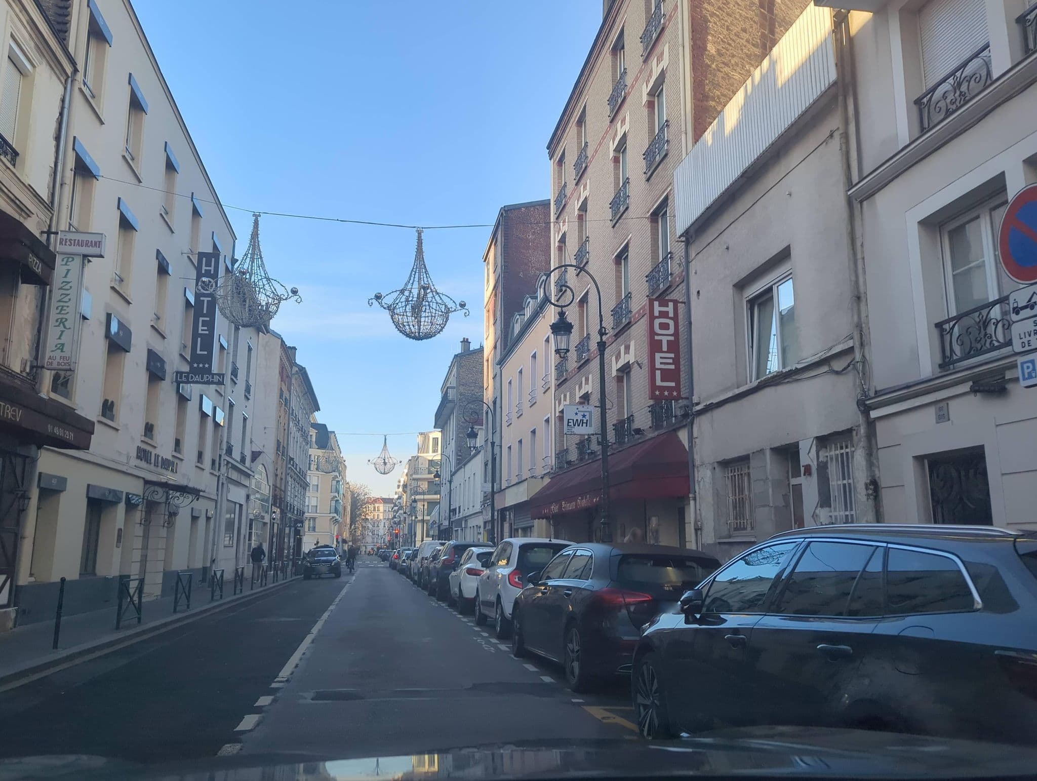 Street view near Hôtel du Lion d'Or, Puteaux — © Cryptophil (CC BY-SA · Mapillary)