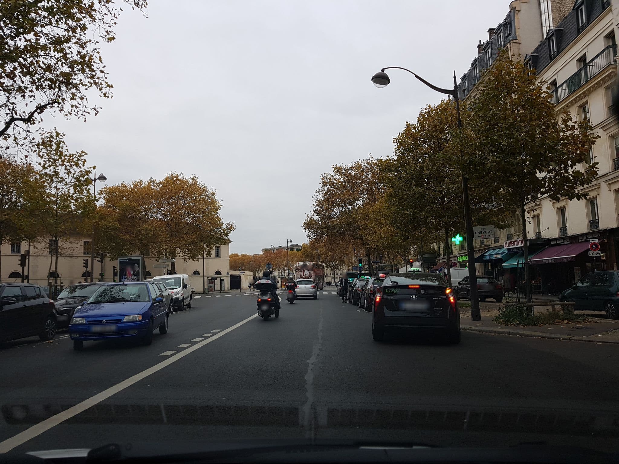 Street view near Hôtel la Comtesse, Paris 07 Palais-Bourbon — © fgouget (CC BY-SA · Mapillary)