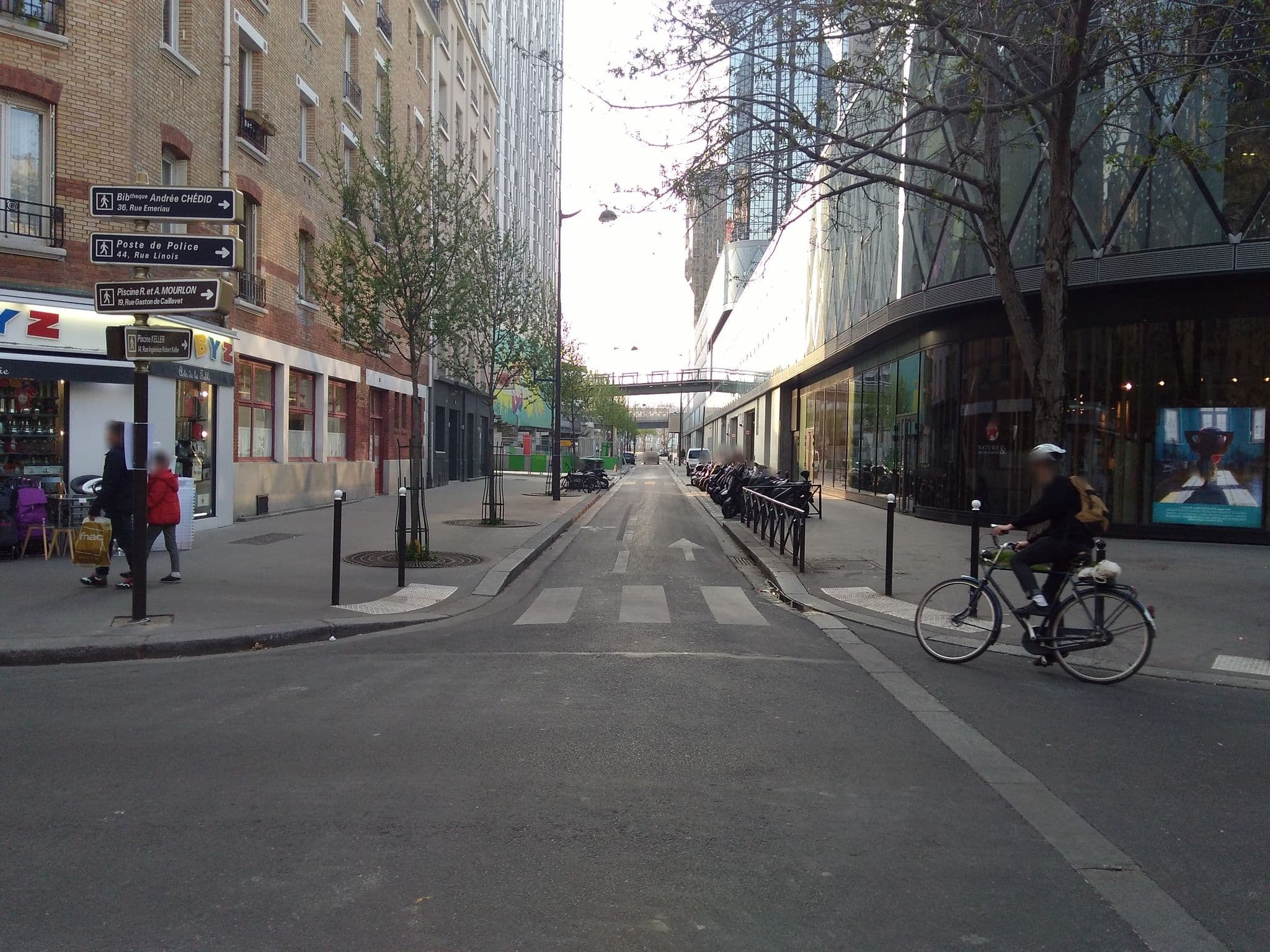 Street view near Platine Hôtel, Paris 15 Vaugirard — © clementr (CC BY-SA · Mapillary)