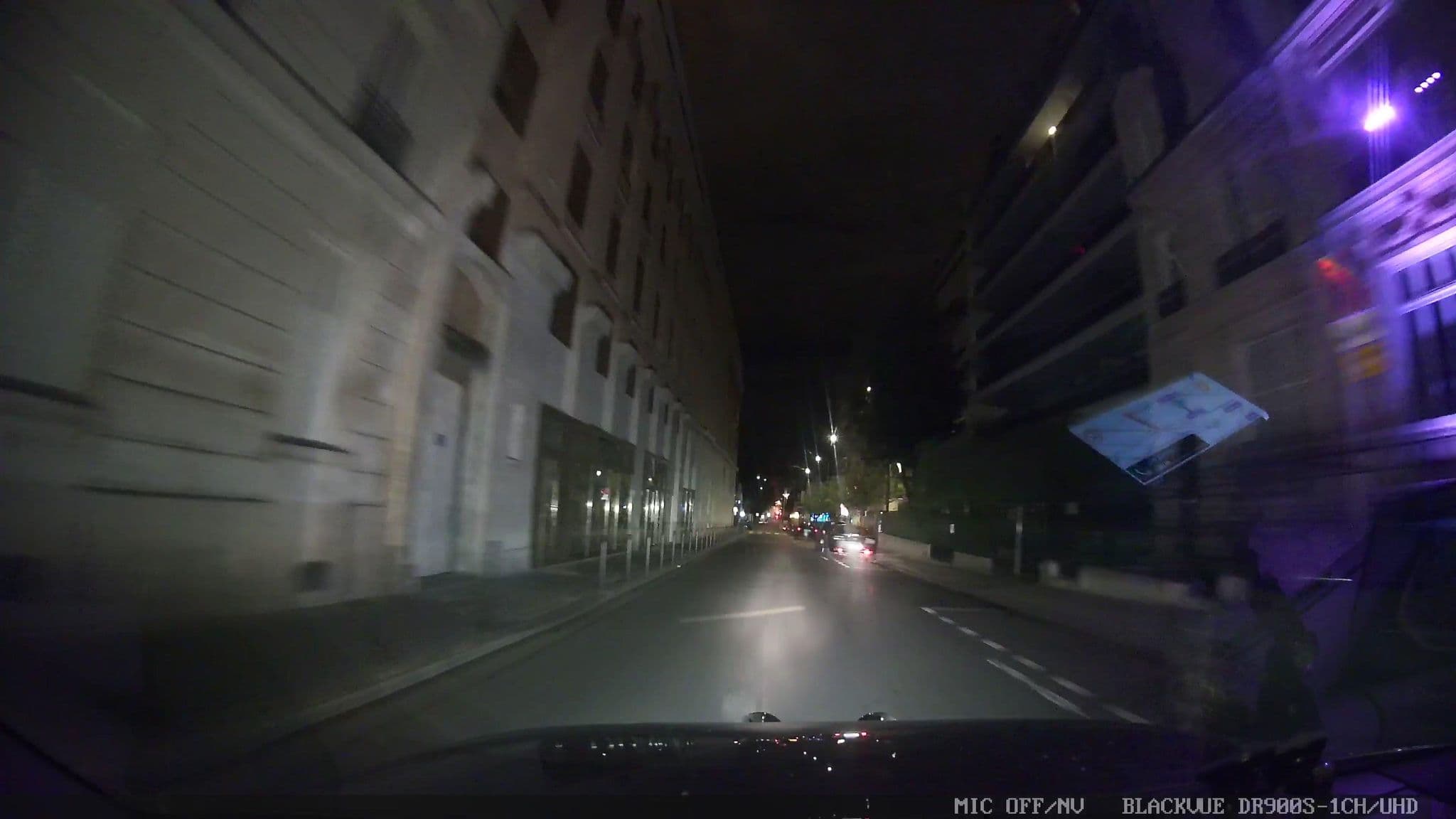 Street view near Le Singulier, Paris 16 Passy — © grobin (CC BY-SA · Mapillary)