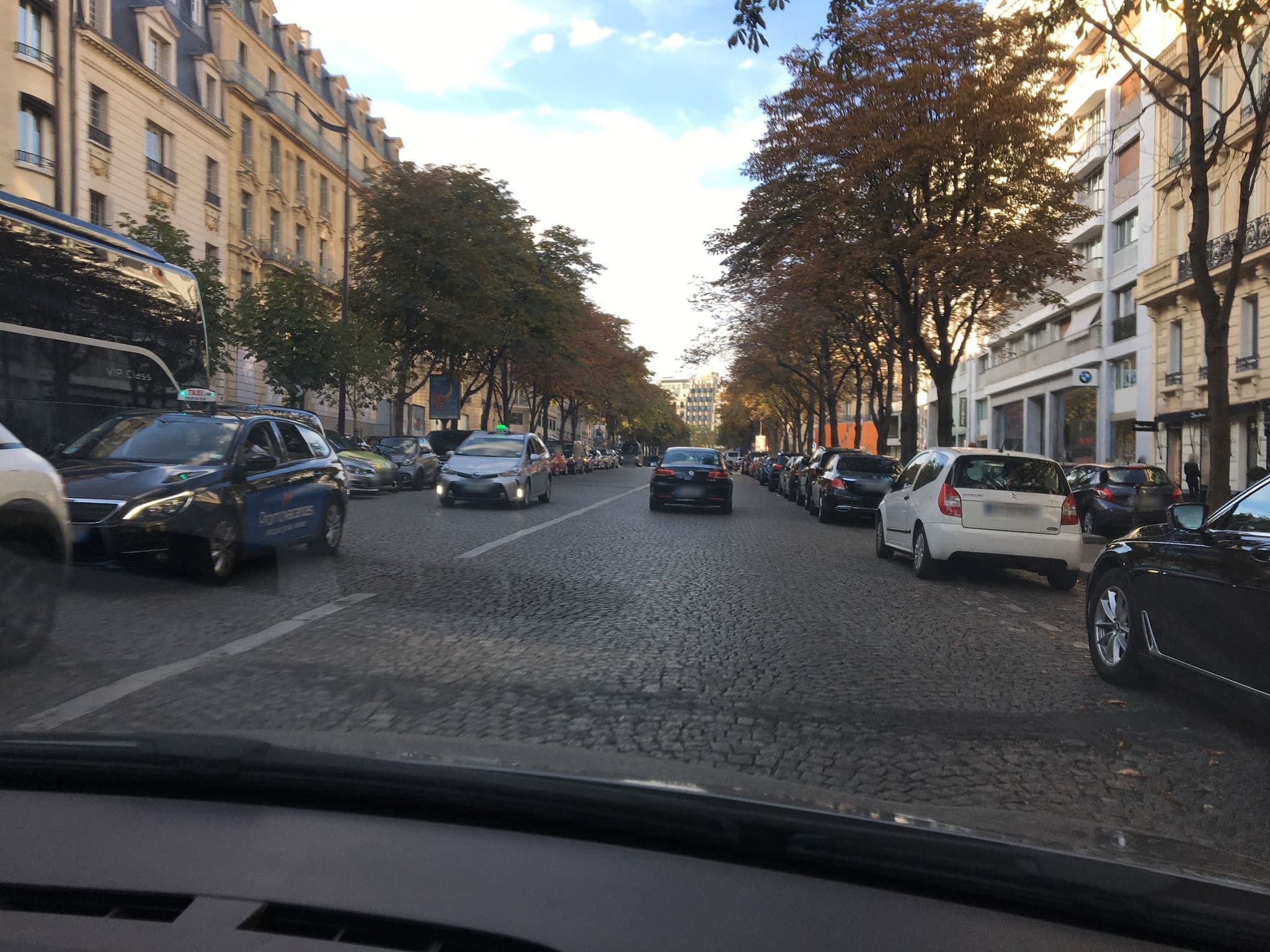 Street view near The Luxury Collection, Paris 08 Élysée — © cabinetcourbi (CC BY-SA · Mapillary)