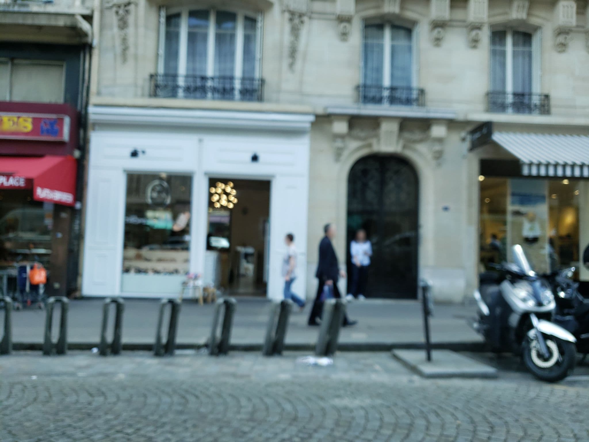 Street view near Régina de passy, Paris 16 Passy — © mapfool (CC BY-SA · Mapillary)