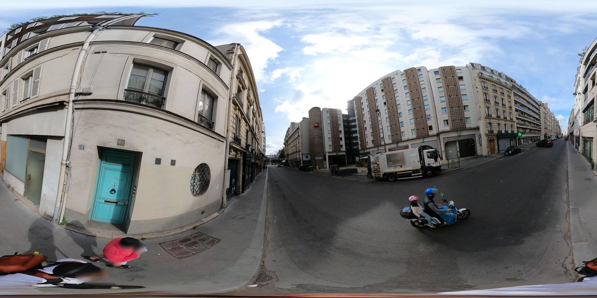 Street view near Relais Cocorico, Paris 15 Vaugirard — © Harsake (CC BY-SA · Mapillary)