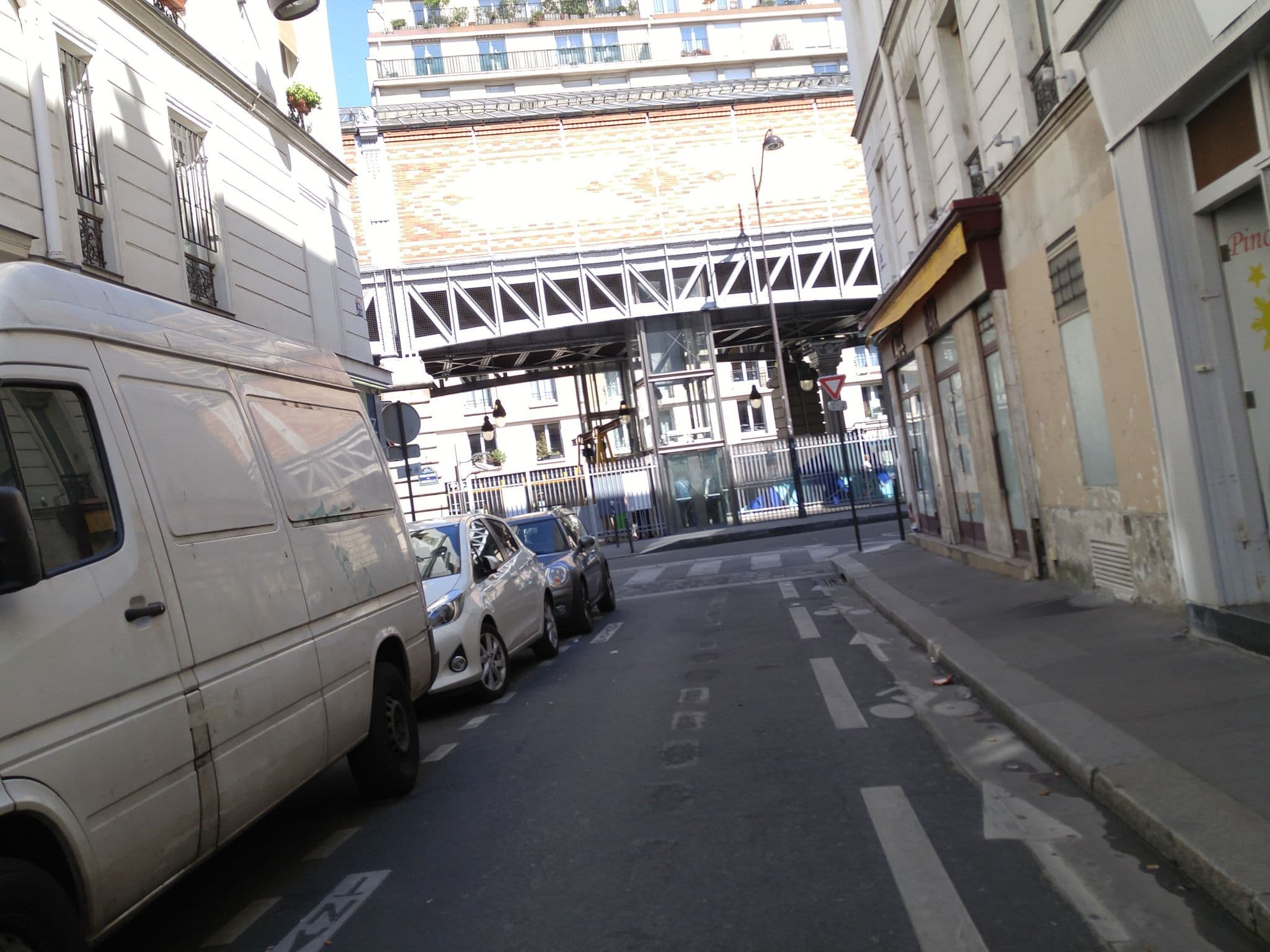 Street view near Printania Grenelle Eiffel, Paris 15 Vaugirard — © po_gregoire (CC BY-SA · Mapillary)