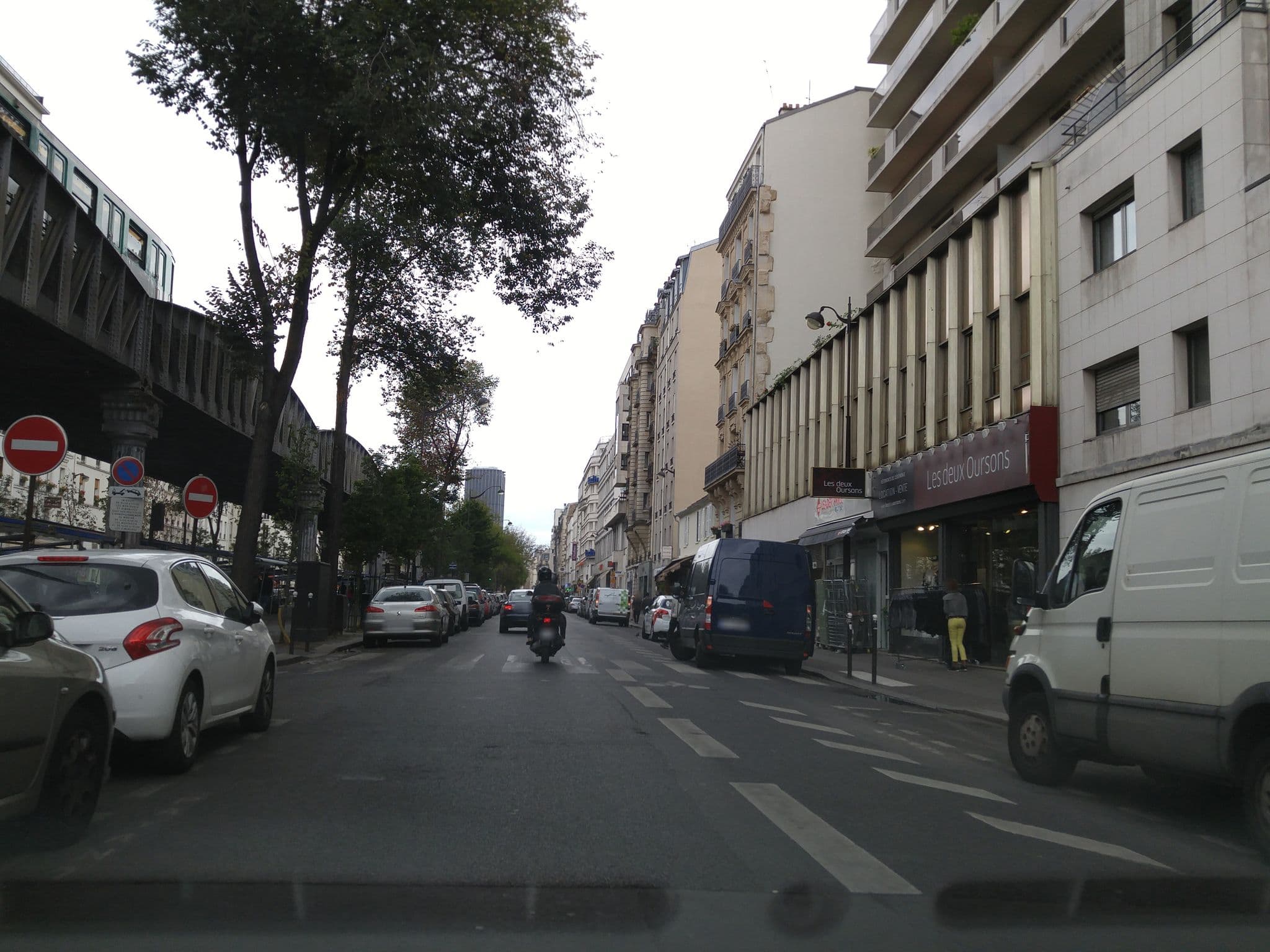 Street view near Hôtel Le Parisis, Paris 15 Vaugirard — © po_gregoire (CC BY-SA · Mapillary)