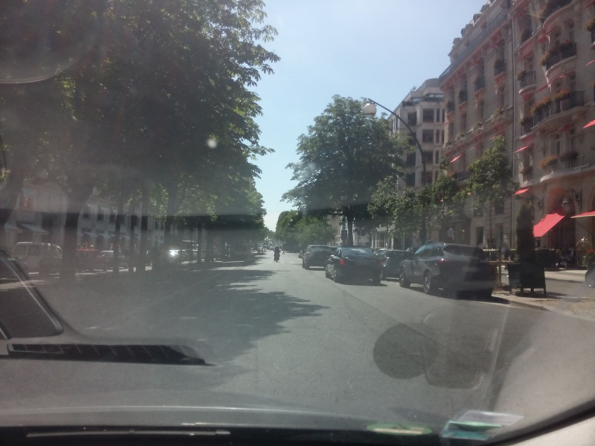 Street view near Appartement Montaigne, Paris 08 Élysée — © jibec (CC BY-SA · Mapillary)