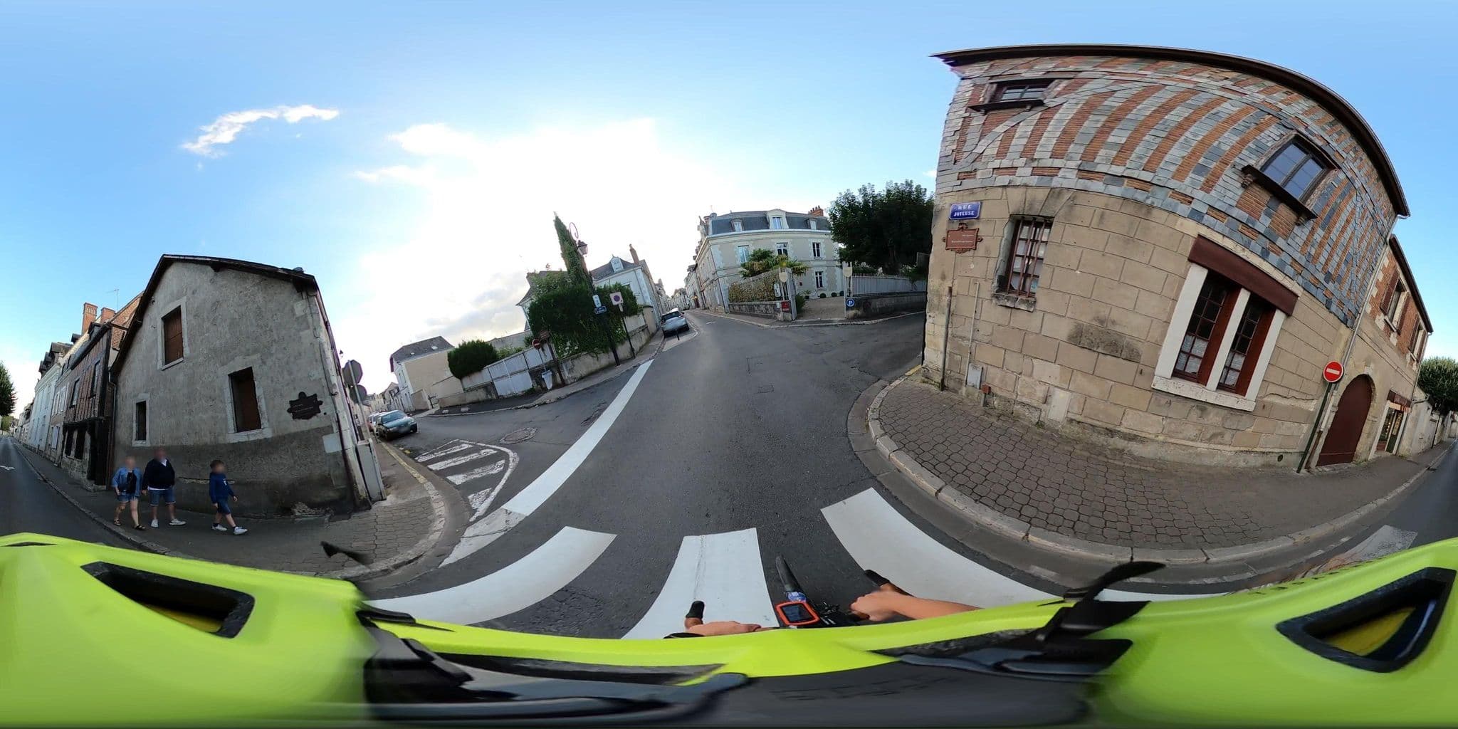 Street view near Le Pavillon des Lys, Amboise — © velocamion (CC BY-SA · Mapillary)