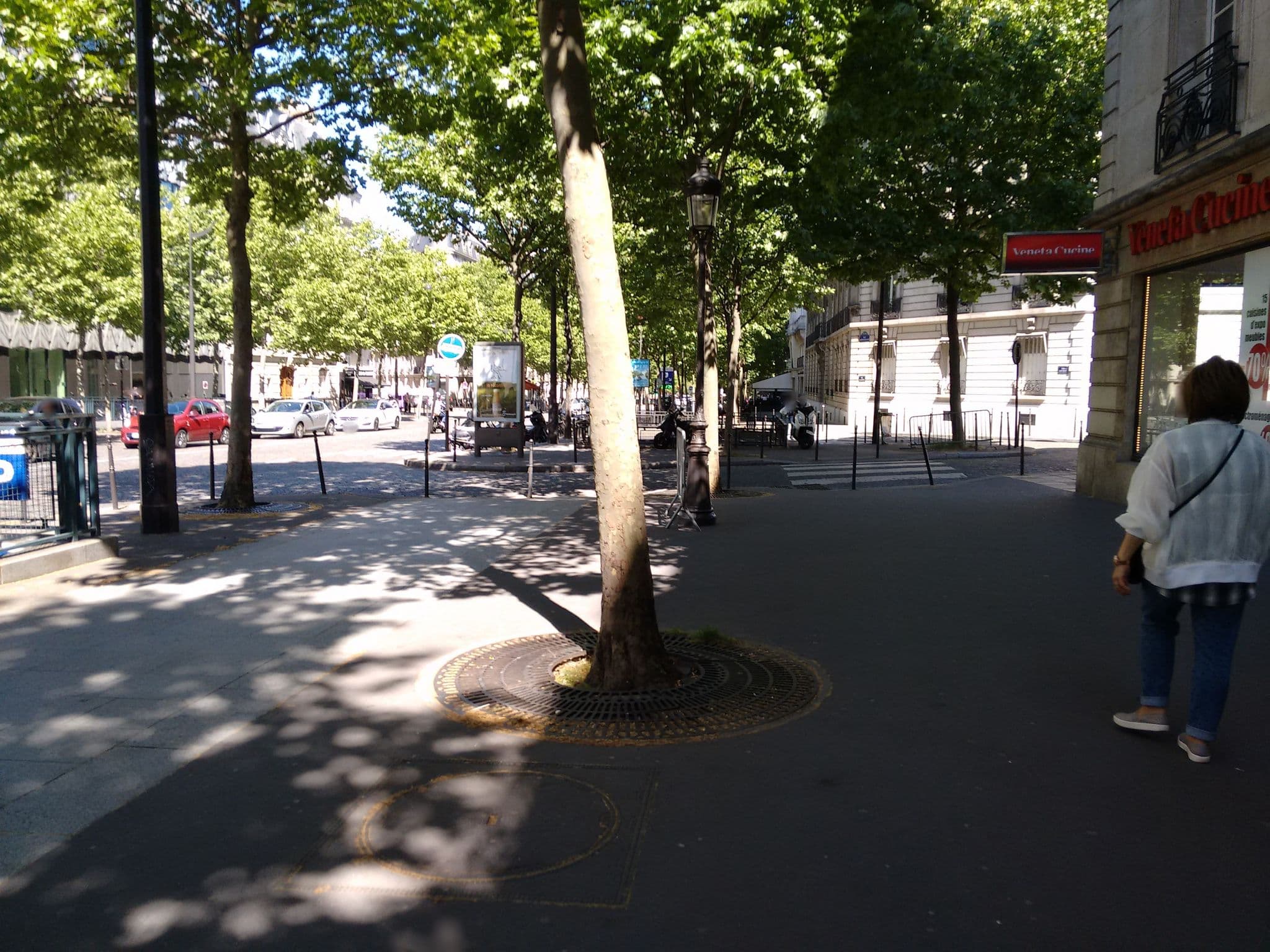 Street view near Room #201, Paris 08 Élysée — © jglacerda (CC BY-SA · Mapillary)