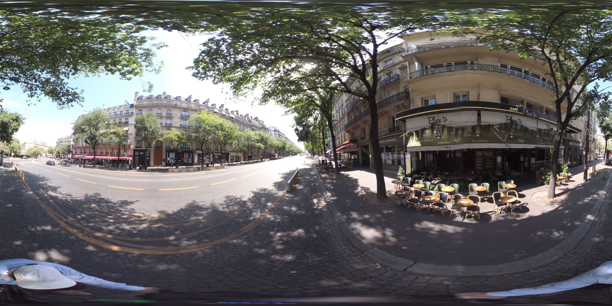 Street view near Mariot, Paris 08 Élysée — © geovelo (CC BY-SA · Mapillary)