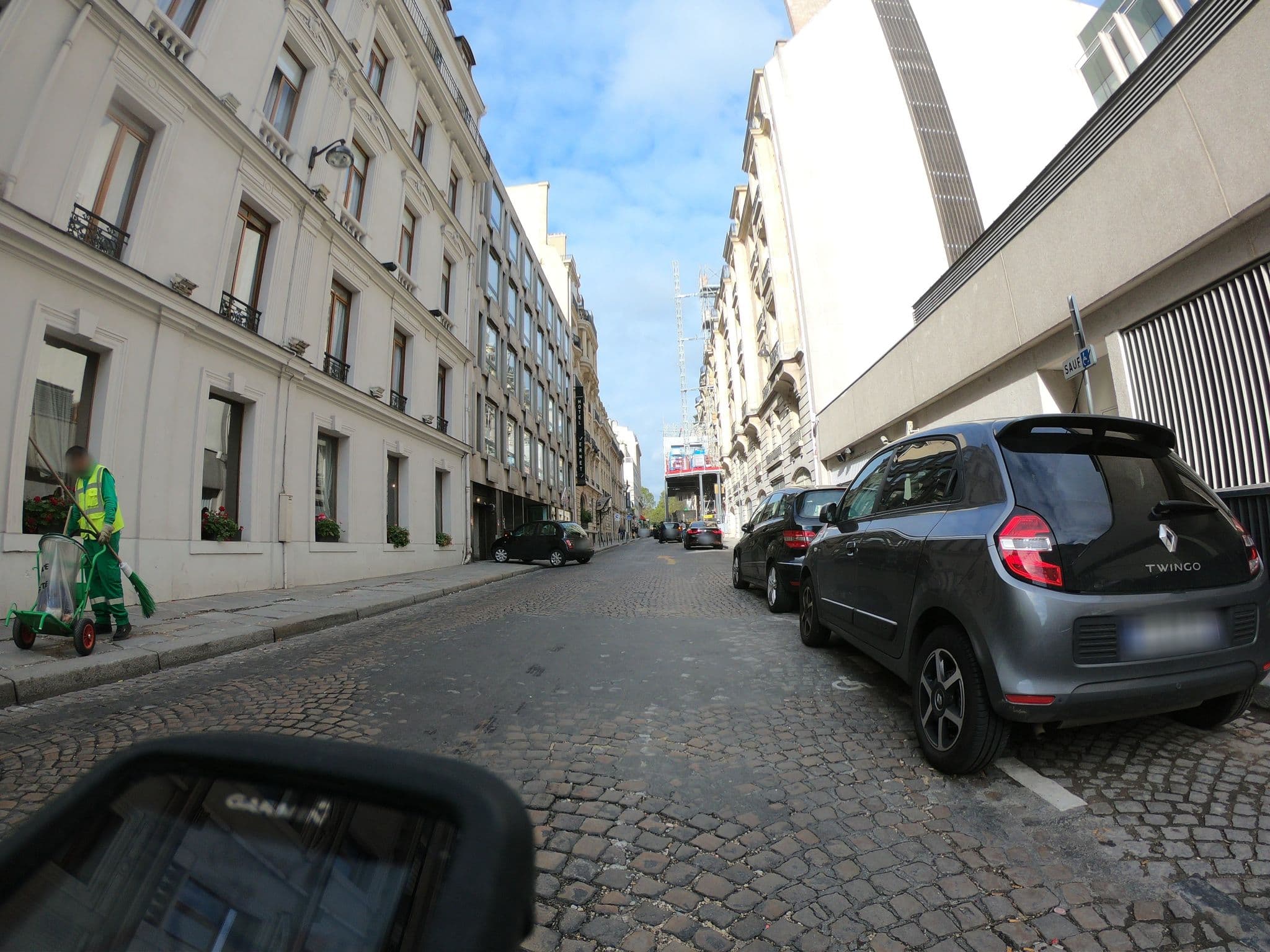 Street view near Chateau des Fleurs, Paris 08 Élysée — © htonchia (CC BY-SA · Mapillary)