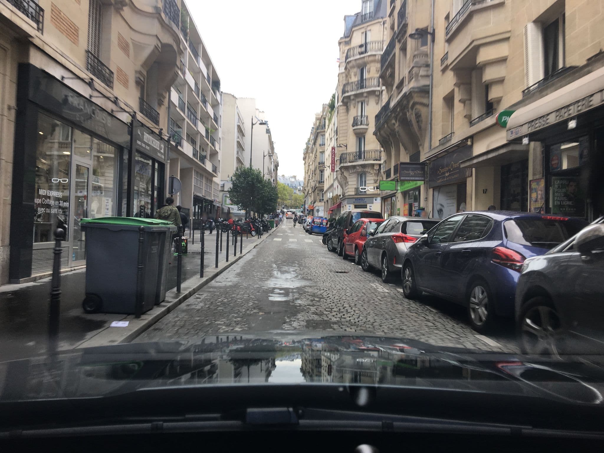 Street view near Mantero France, Neuilly-sur-Seine — © kgvx (CC BY-SA · Mapillary)