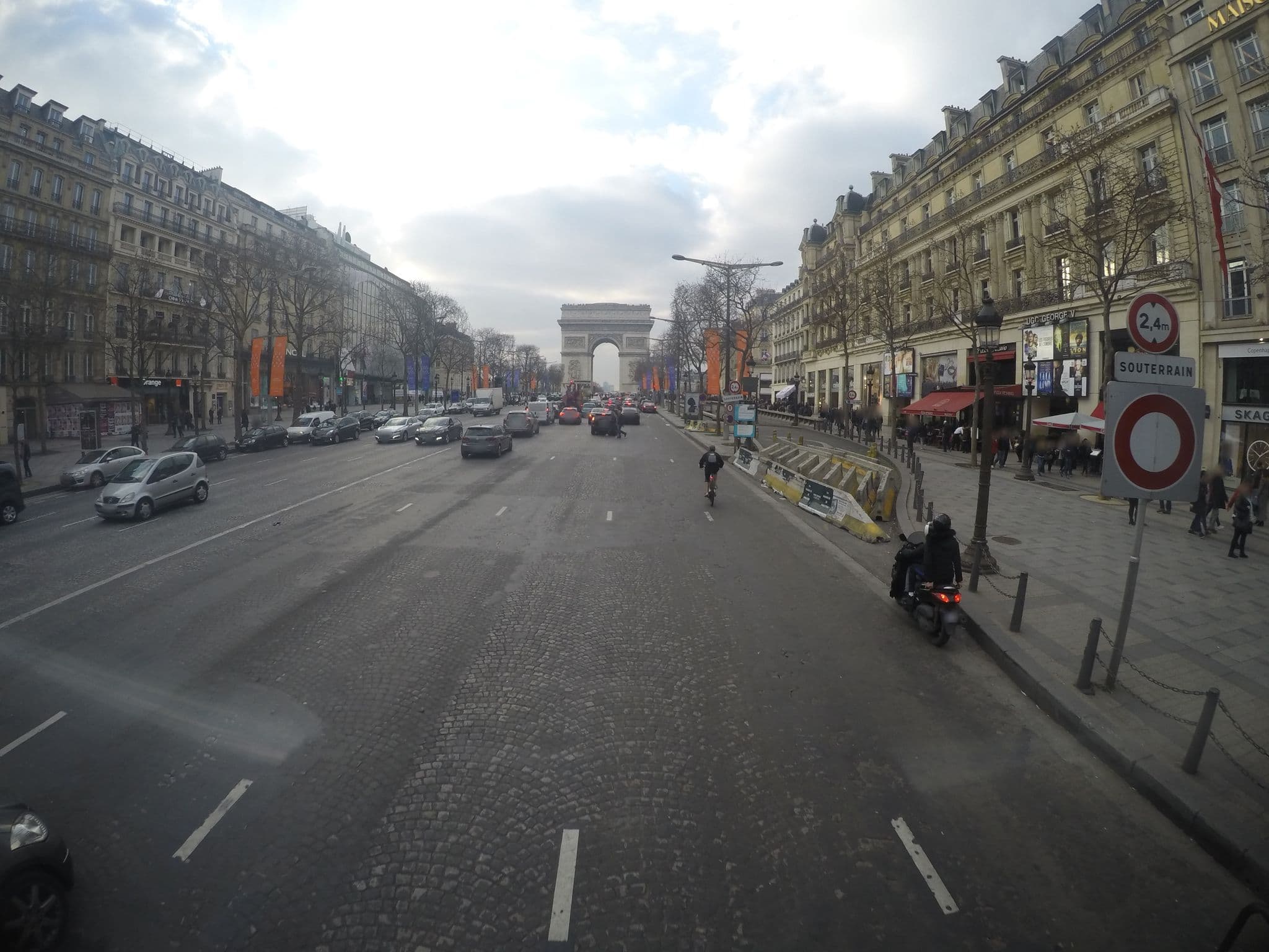 Street view near The Leading Hotels of the World, Paris 08 Élysée — © ccossio (CC BY-SA · Mapillary)