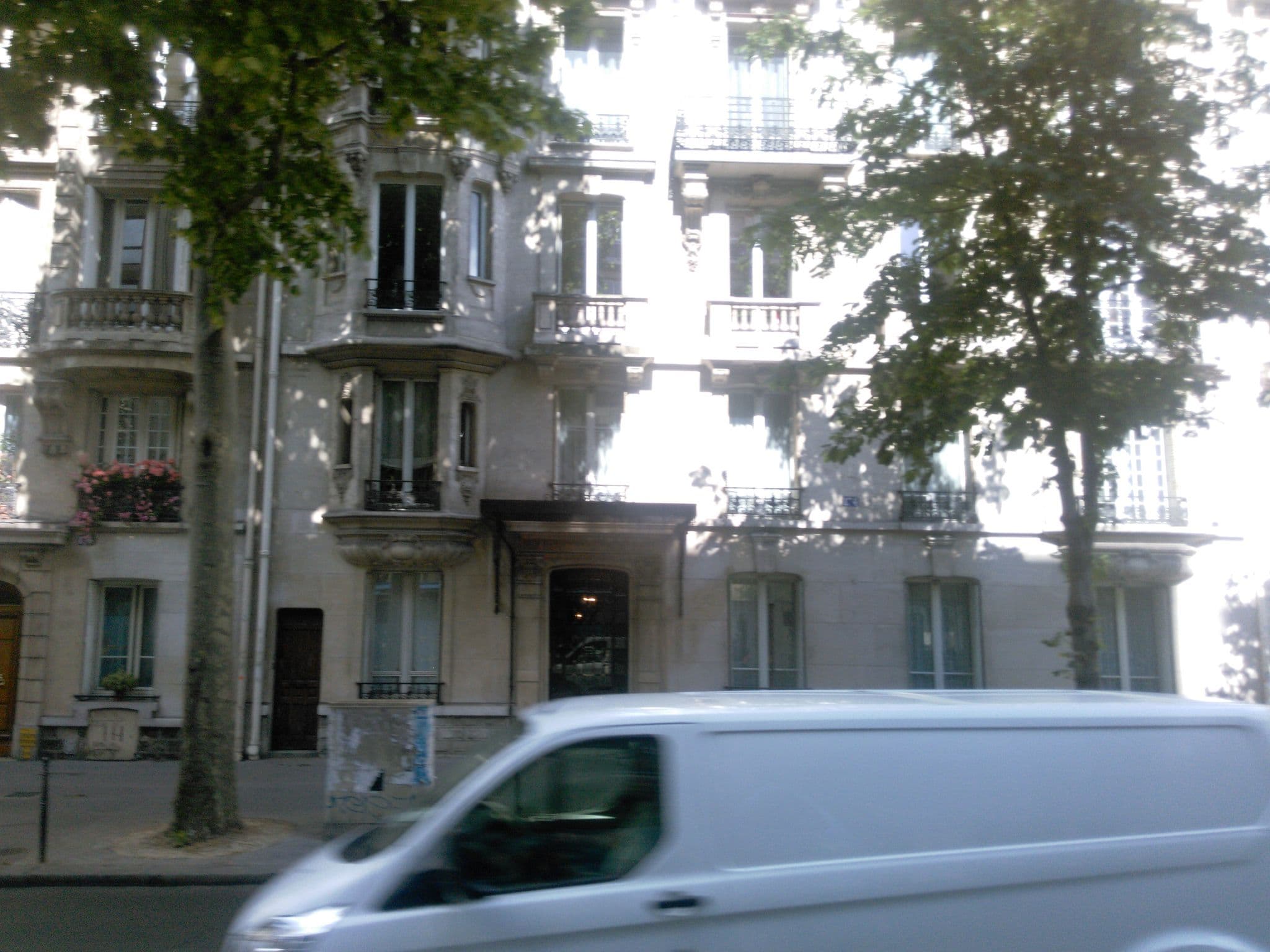 Street view near Cosidays.com, Paris 17 Batignolles-Monceau — © wowik (CC BY-SA · Mapillary)