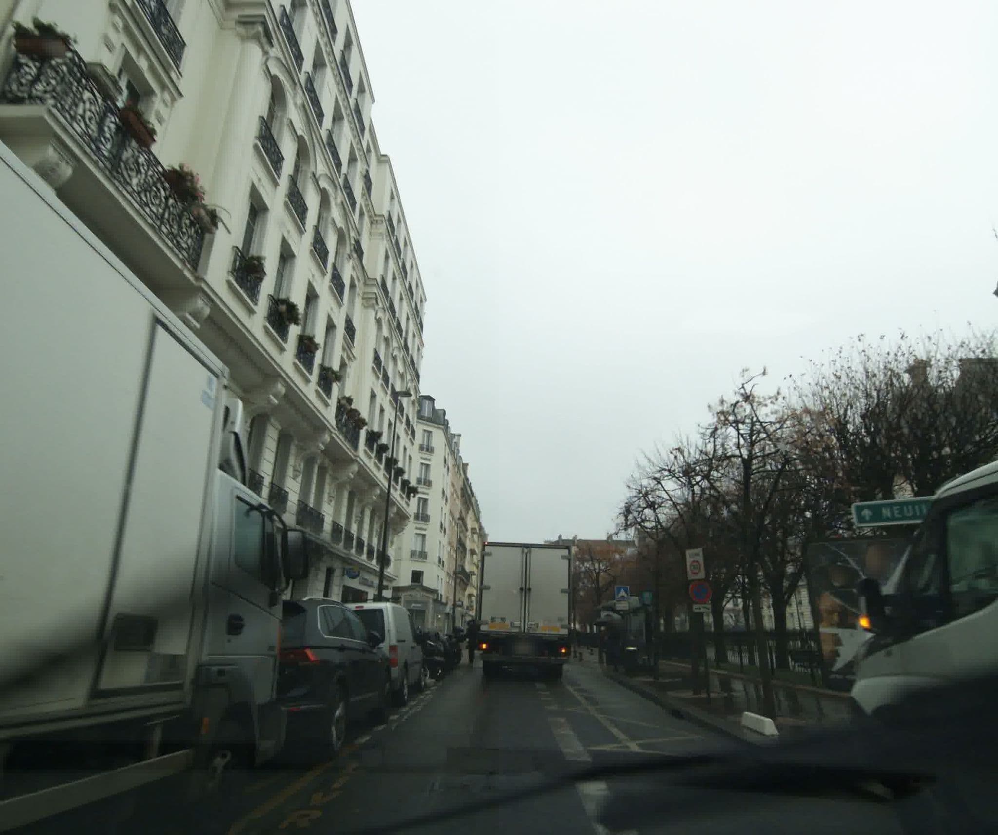 Street view near Belle vue 2, Levallois-Perret — © sogefi (CC BY-SA · Mapillary)