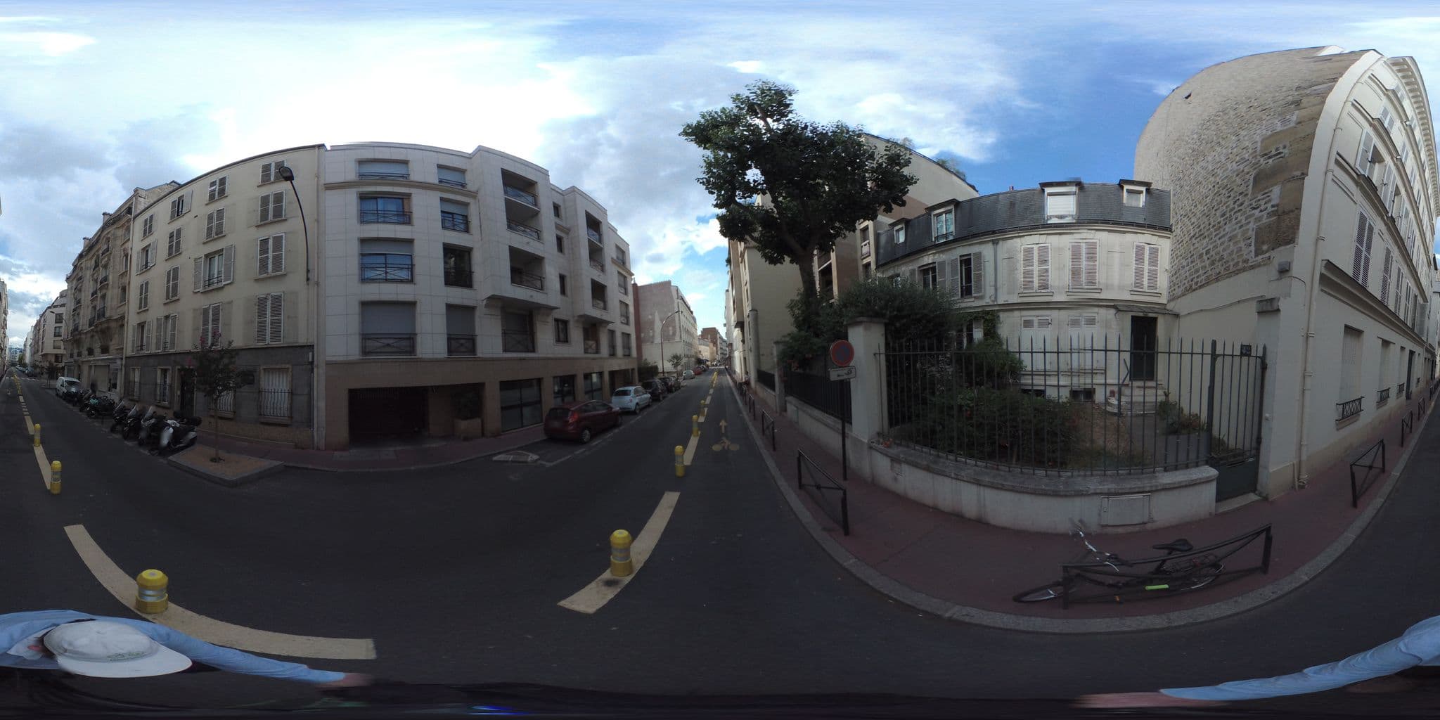 Street view near Hôtel Salvy Paris-Levallois, Levallois-Perret — © geovelo (CC BY-SA · Mapillary)