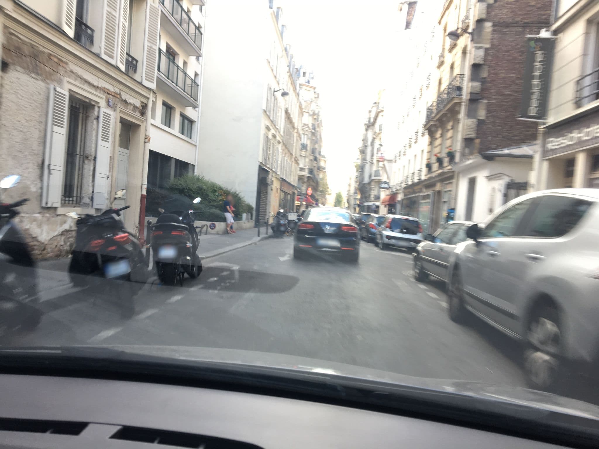 Street view near Residhotel Imperial Rennequin, Levallois-Perret — © cabinetcourbi (CC BY-SA · Mapillary)