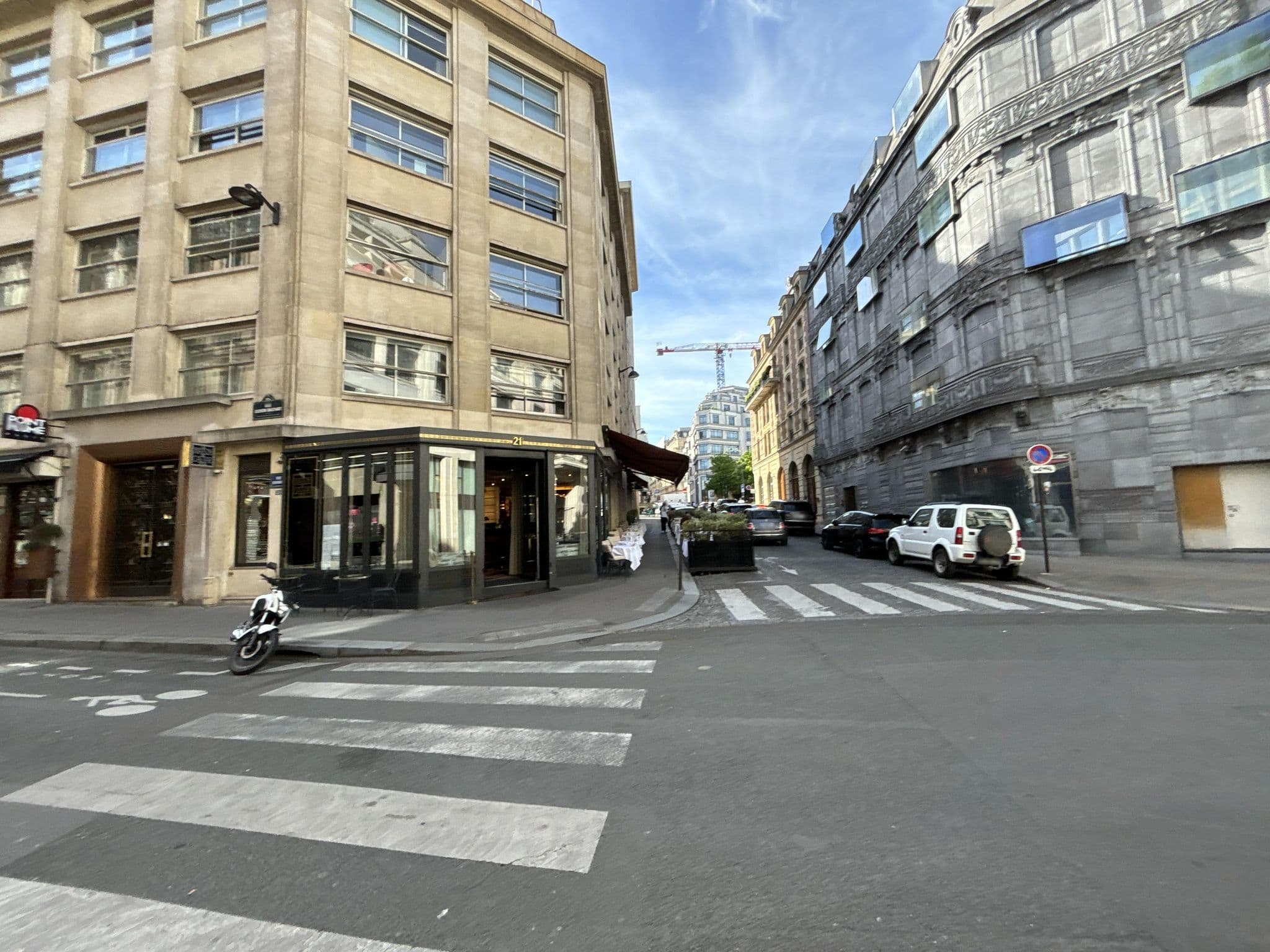 Street view near Chelsea Paris B & B, Paris 08 Élysée — © robot8a (CC BY-SA · Mapillary)