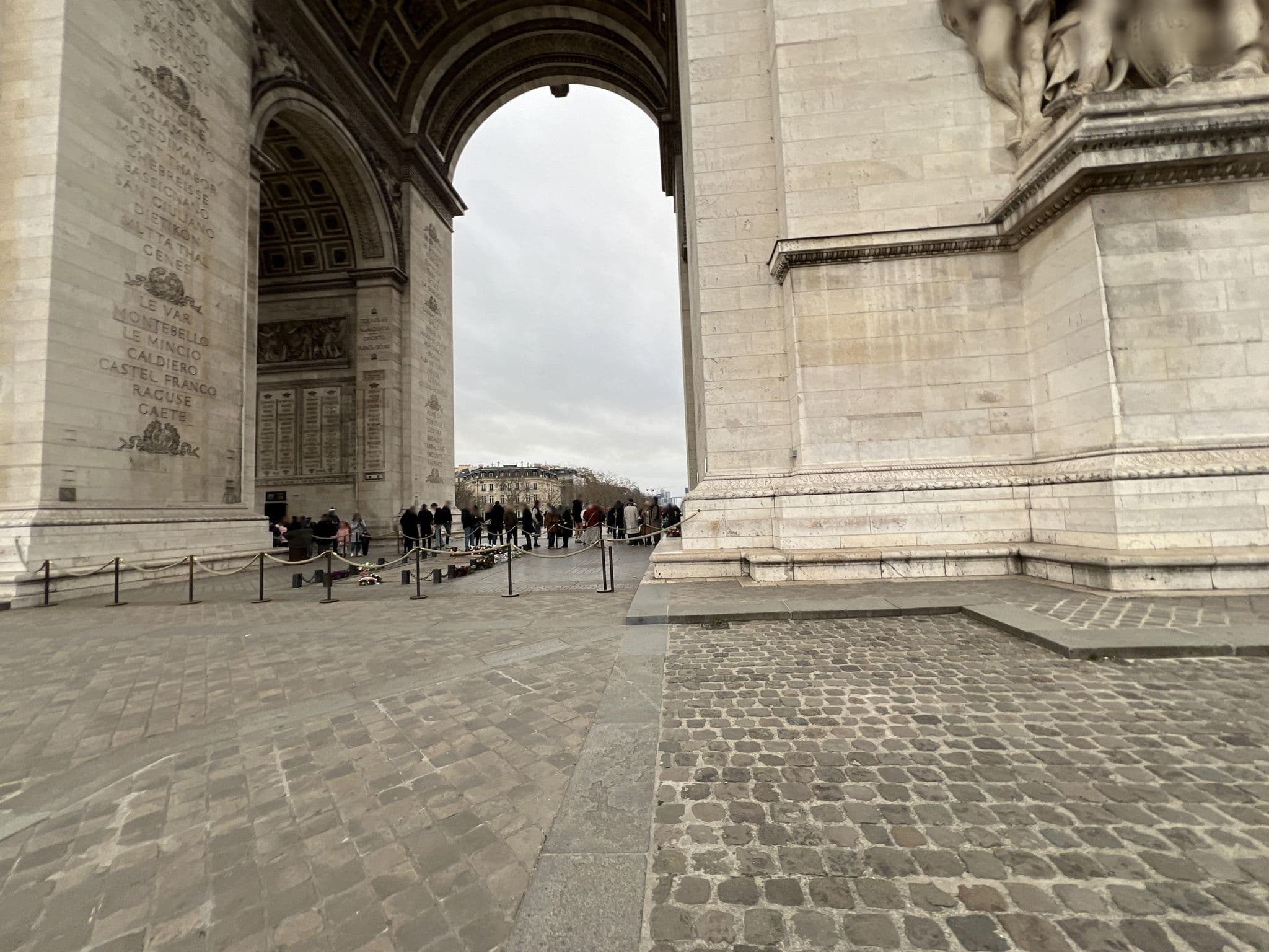 Street view near Paris, Paris 08 Élysée — © duncanzauss (CC BY-SA · Mapillary)