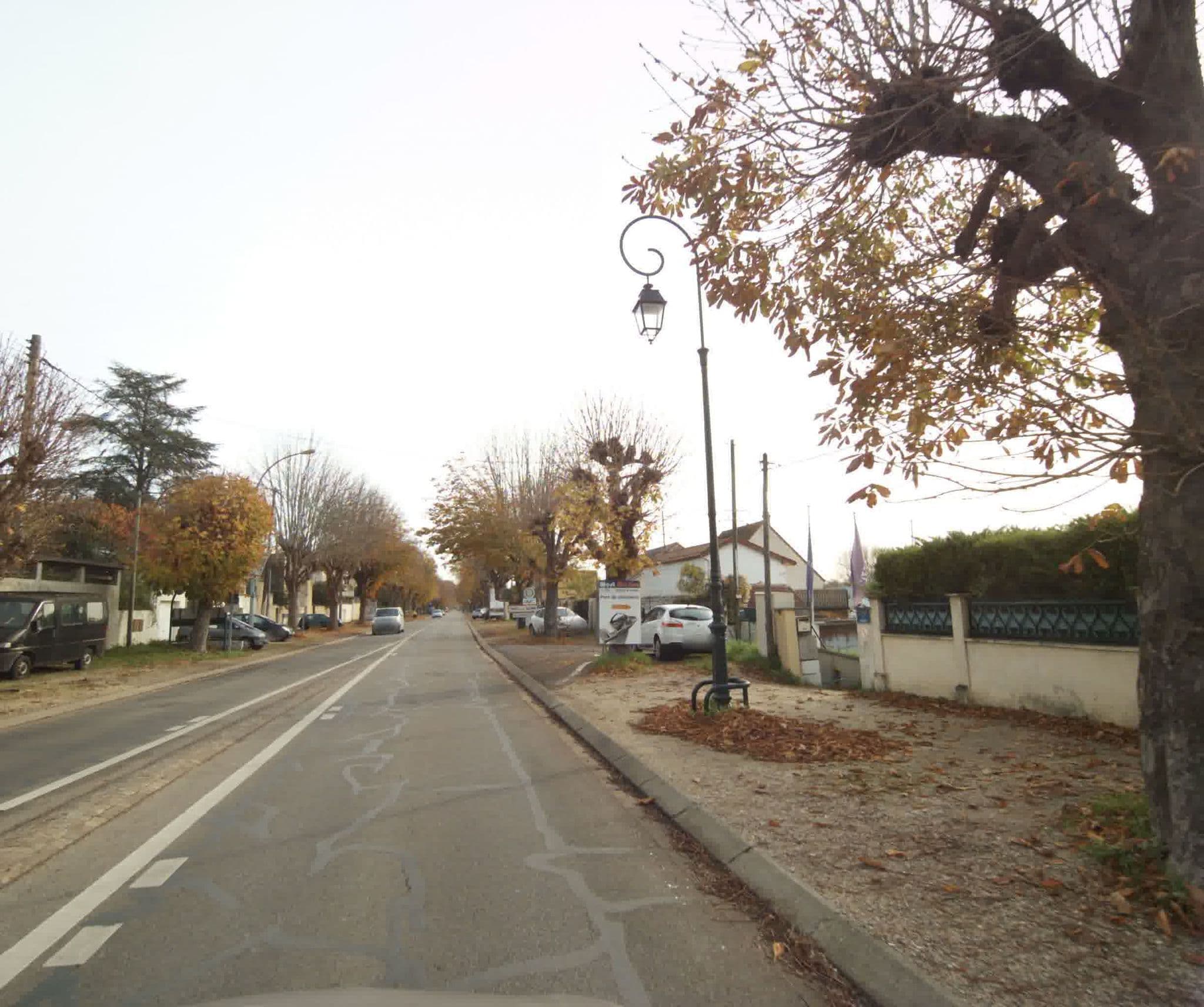 Street view near SeineHouse, Vaux-sur-Seine — © sogefi (CC BY-SA · Mapillary)