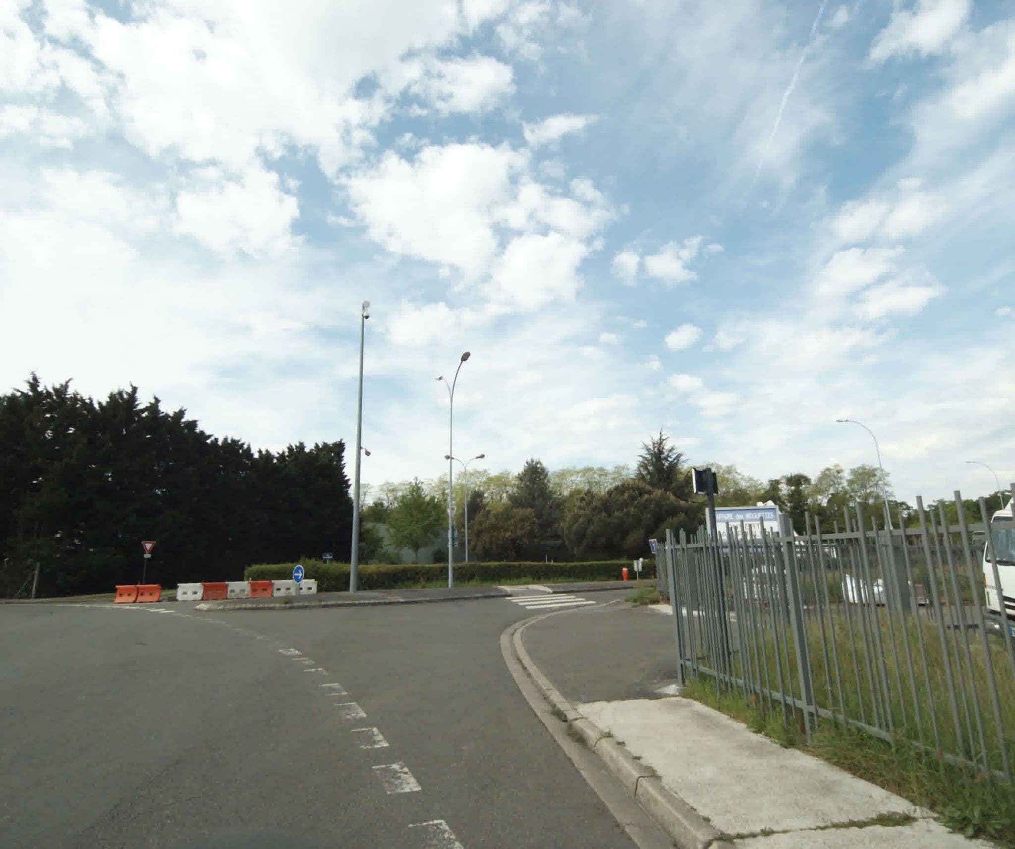 Street view near Gesho, Bouafle — © sogefi (CC BY-SA · Mapillary)