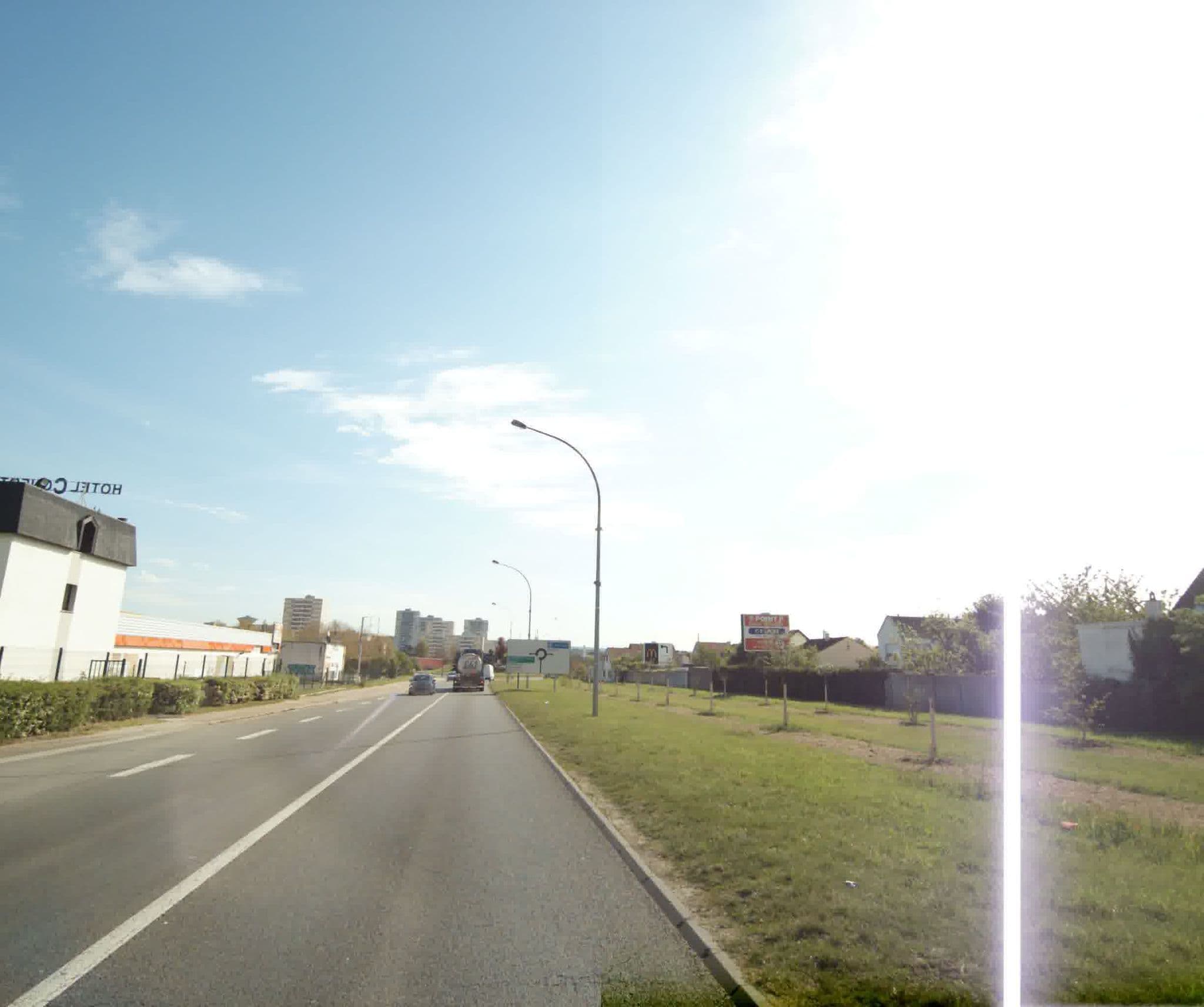 Street view near Hotel La Chaumière, Bouafle — © sogefi (CC BY-SA · Mapillary)