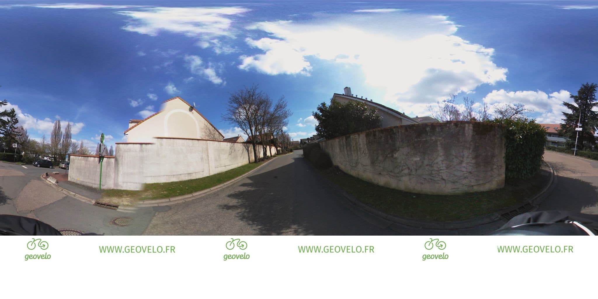 Street view near Hôtel Gril de Montesson, Montesson — © simon_geovelo (CC BY-SA · Mapillary)