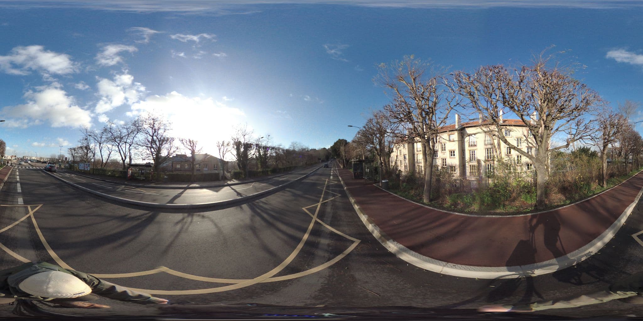 Street view near Impasse du Quai Voltaire, Le Pecq — © geovelo (CC BY-SA · Mapillary)