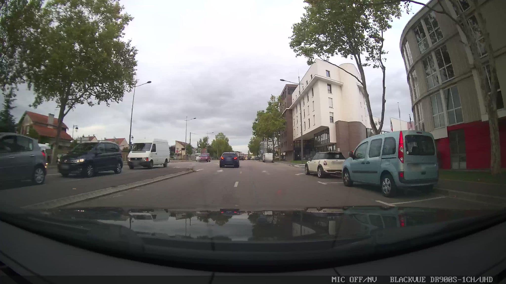 Street view near Olivarius Cergy Apart'Hotels, Cergy — © grobin (CC BY-SA · Mapillary)