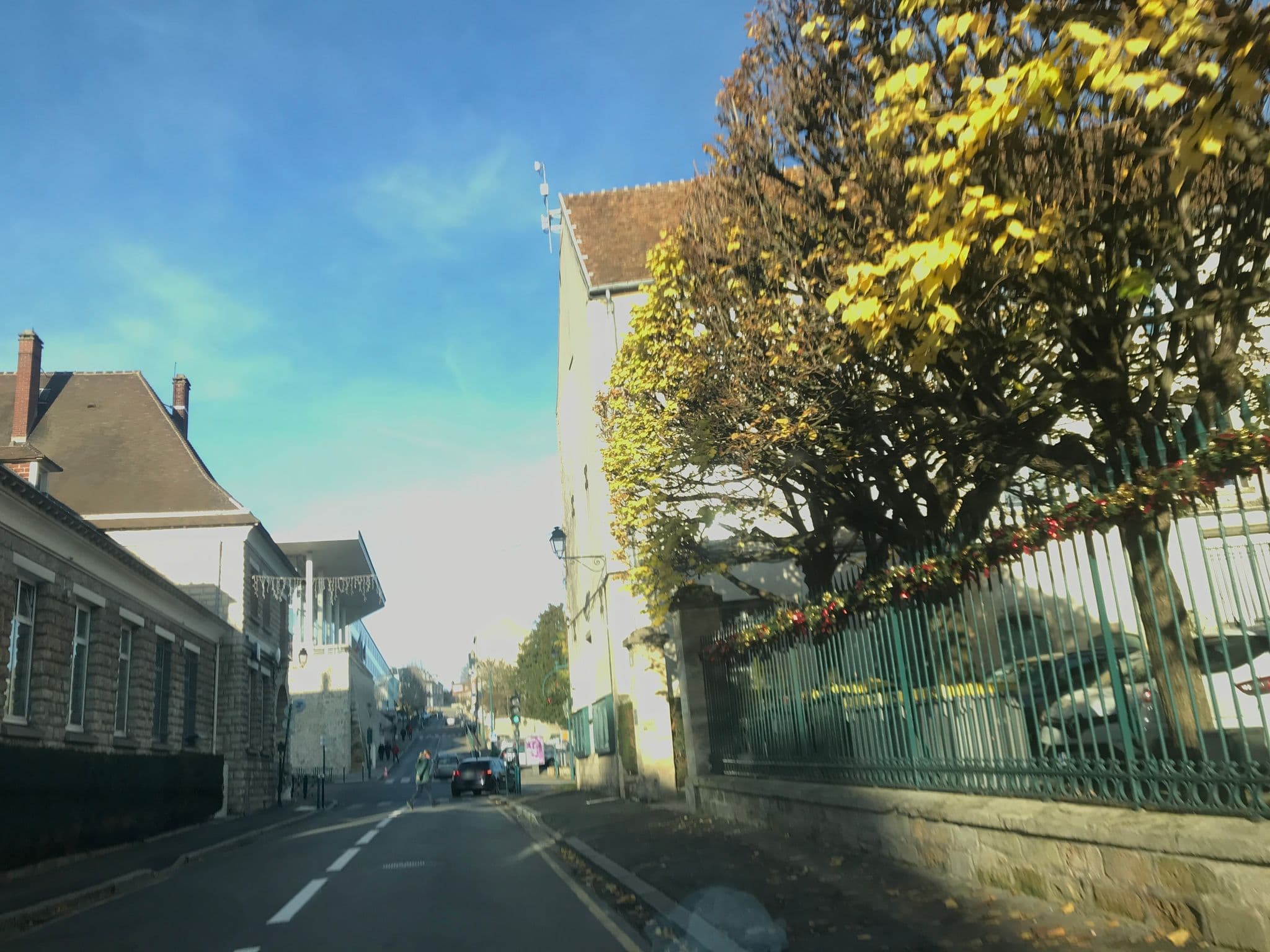 Street view near Société d'Exploitation des Residences Hotelieres Rail, Pontoise — © vince95 (CC BY-SA · Mapillary)