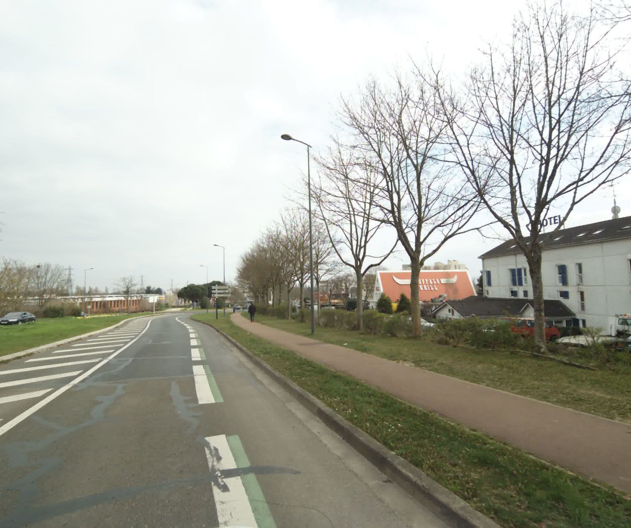 Street view near Hotel Balladins, Cergy-Pontoise — © sogefi (CC BY-SA · Mapillary)