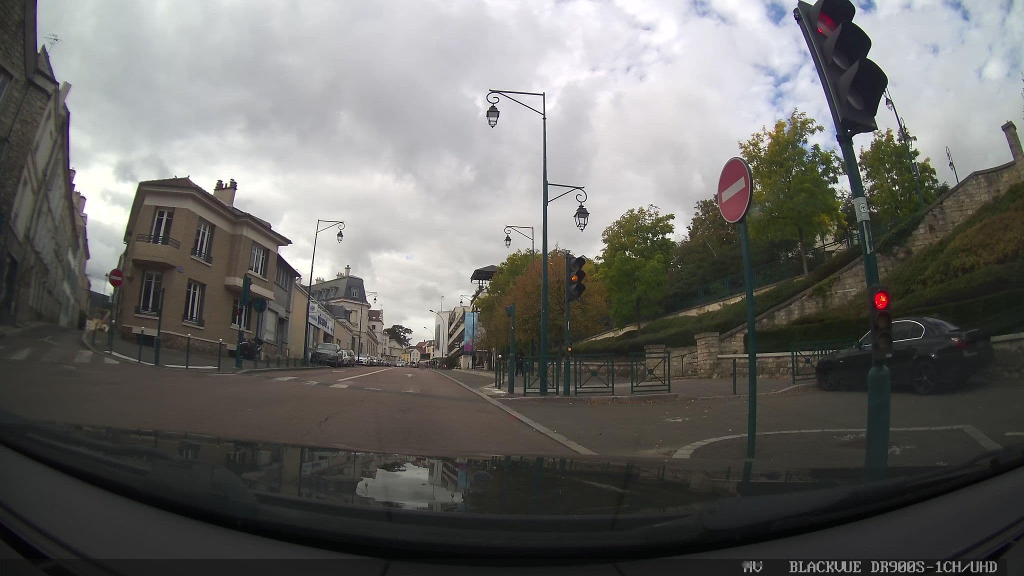 Street view near L'Etoile d'Istanbul, Pontoise — © grobin (CC BY-SA · Mapillary)
