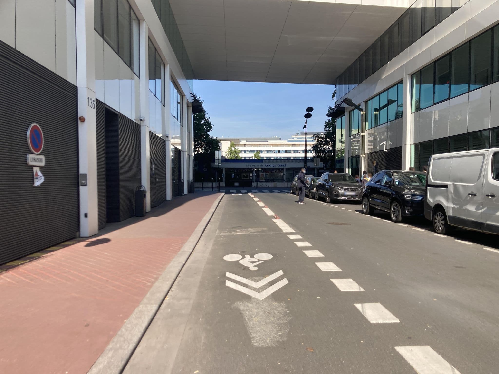 Street view near Hôtel du Parc, Levallois-Perret — © maxm64 (CC BY-SA · Mapillary)