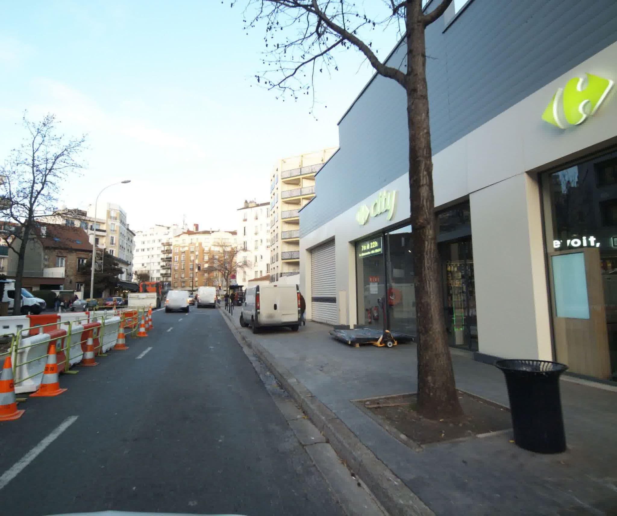 Street view near Bureaux, Courbevoie — © sogefi (CC BY-SA · Mapillary)
