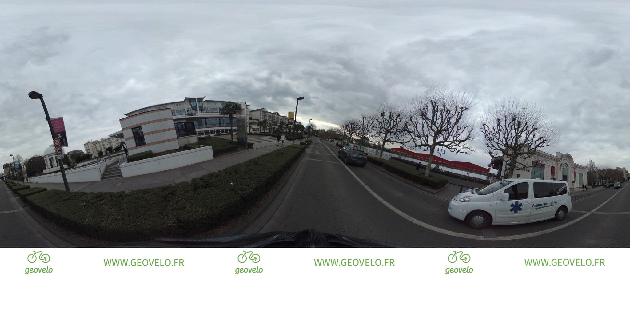 Street view near Hôtel Barrière du Lac Enghien-les-Bains, Enghien-les-Bains — © simon_geovelo (CC BY-SA · Mapillary)