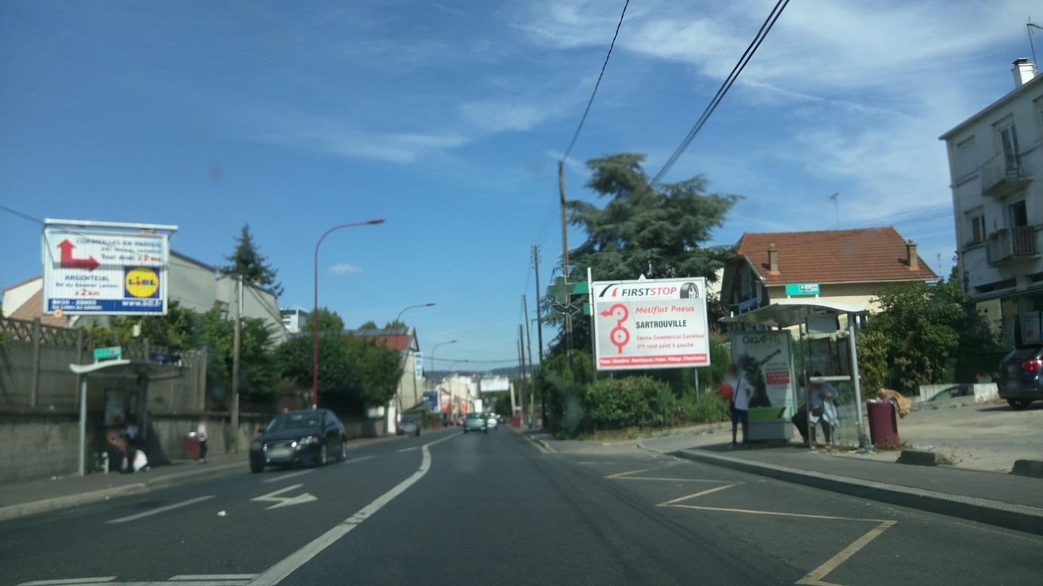 Street view near District République, Bezons — © e11137 (CC BY-SA · Mapillary)