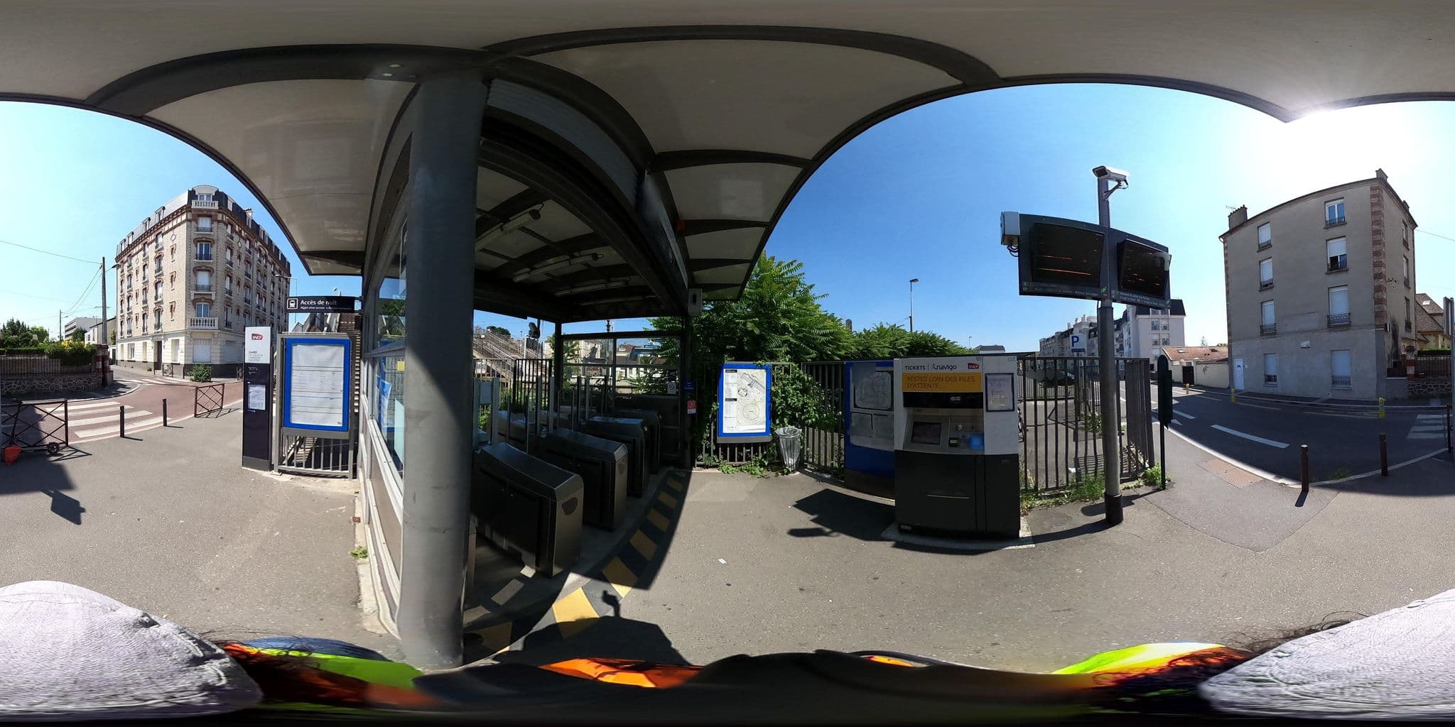 Street view near La Passerelle, Houilles — © nlehuby (CC BY-SA · Mapillary)