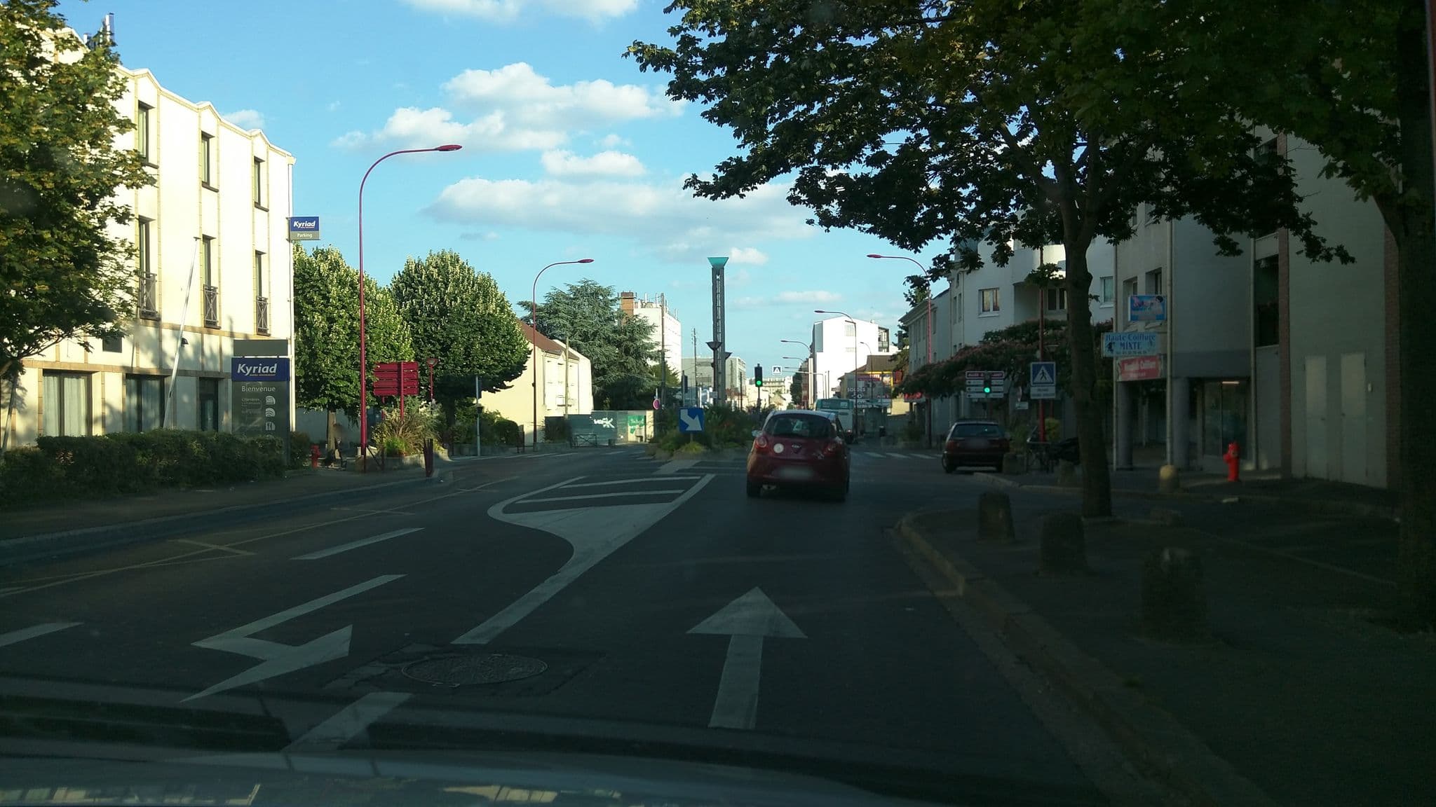 Street view near Comfort Hotel Bezons la Defense, Bezons — © e11137 (CC BY-SA · Mapillary)