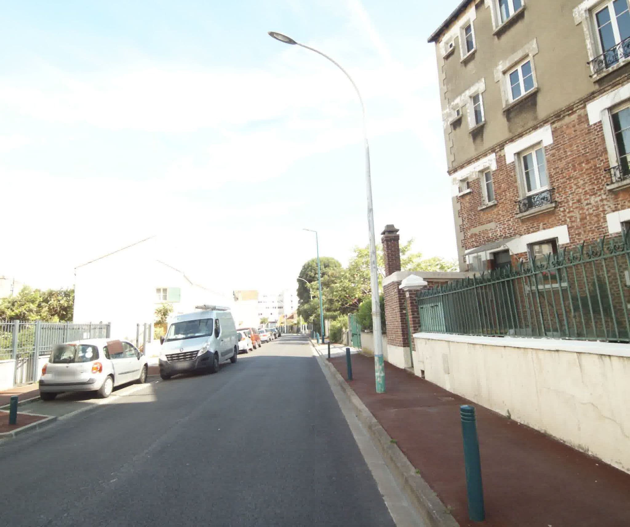 Street view near Château de la louve blanche, Gennevilliers — © sogefi (CC BY-SA · Mapillary)